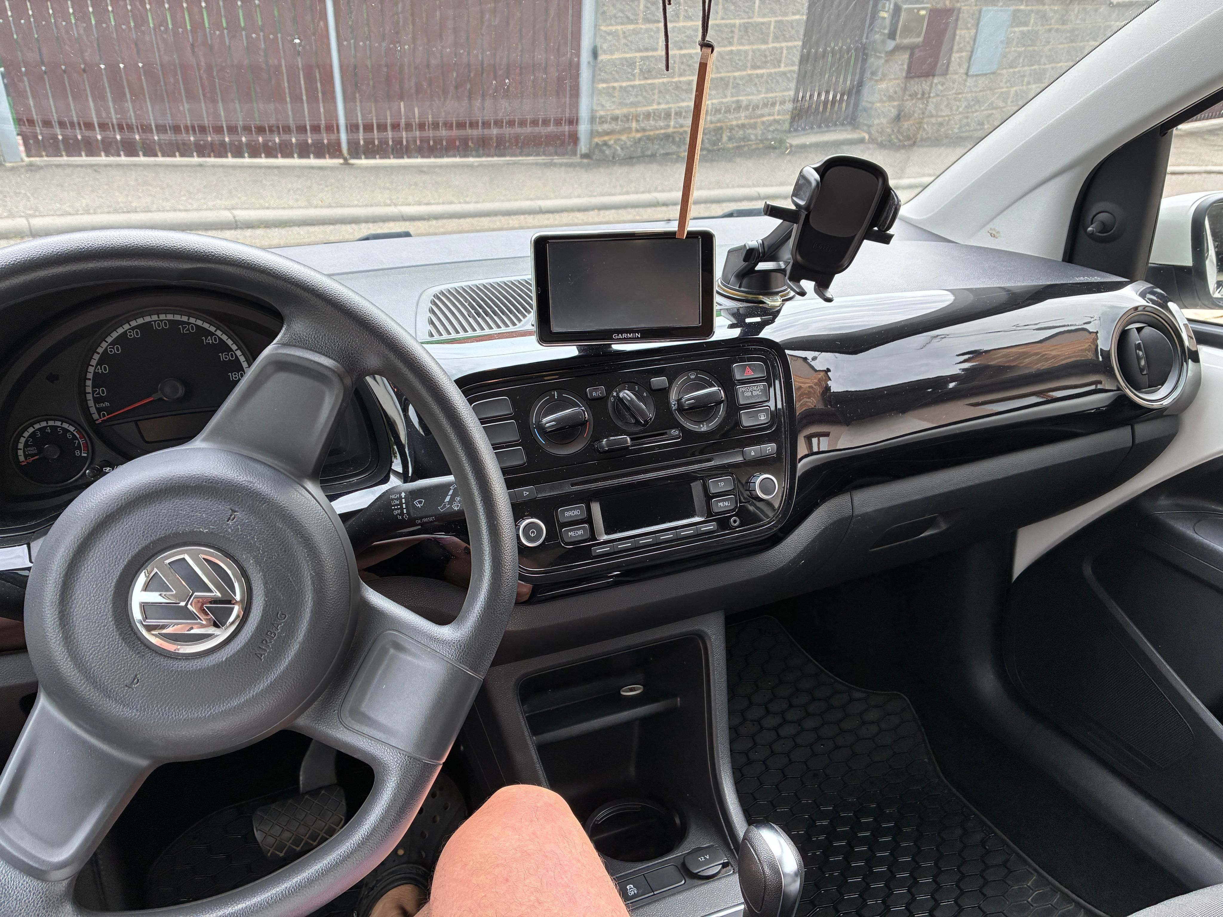 Volkswagen Up!, 55 kw, automat, STK do 2/28 - fotka 6