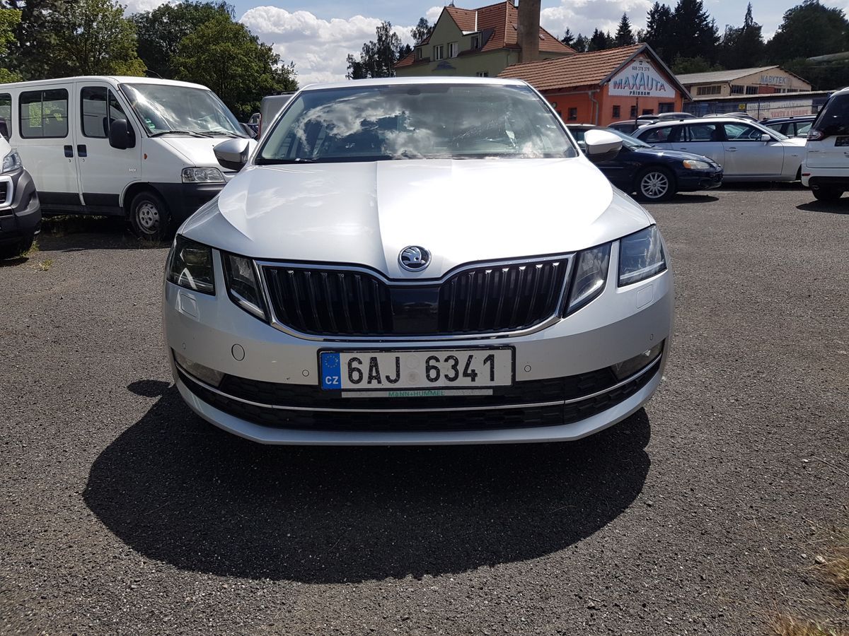 Škoda Octavia, 1.6TDi 85KW DIGI KLIMA - fotka 2