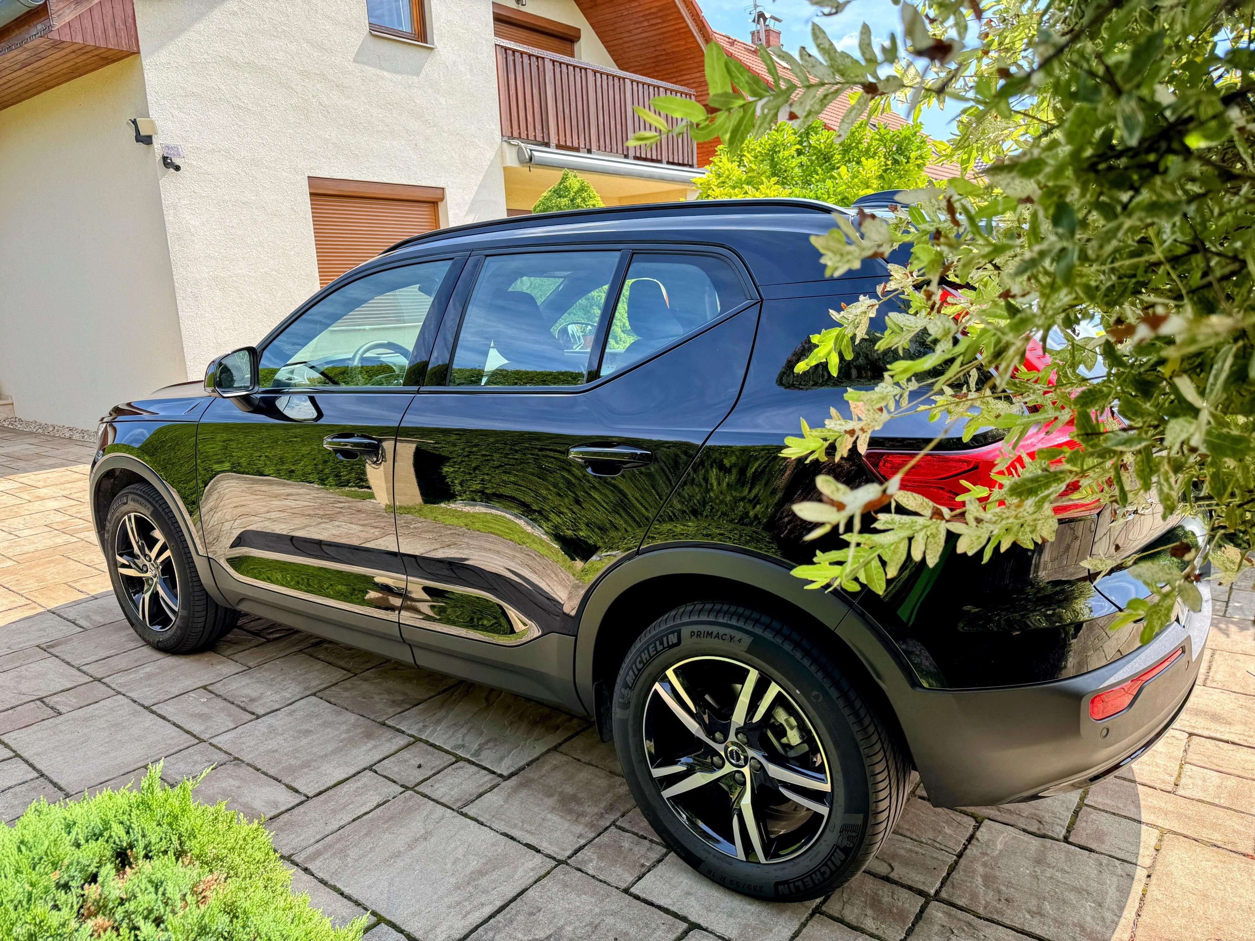 Volvo XC40, B3 PLUS BLACK EDITION - fotka 4