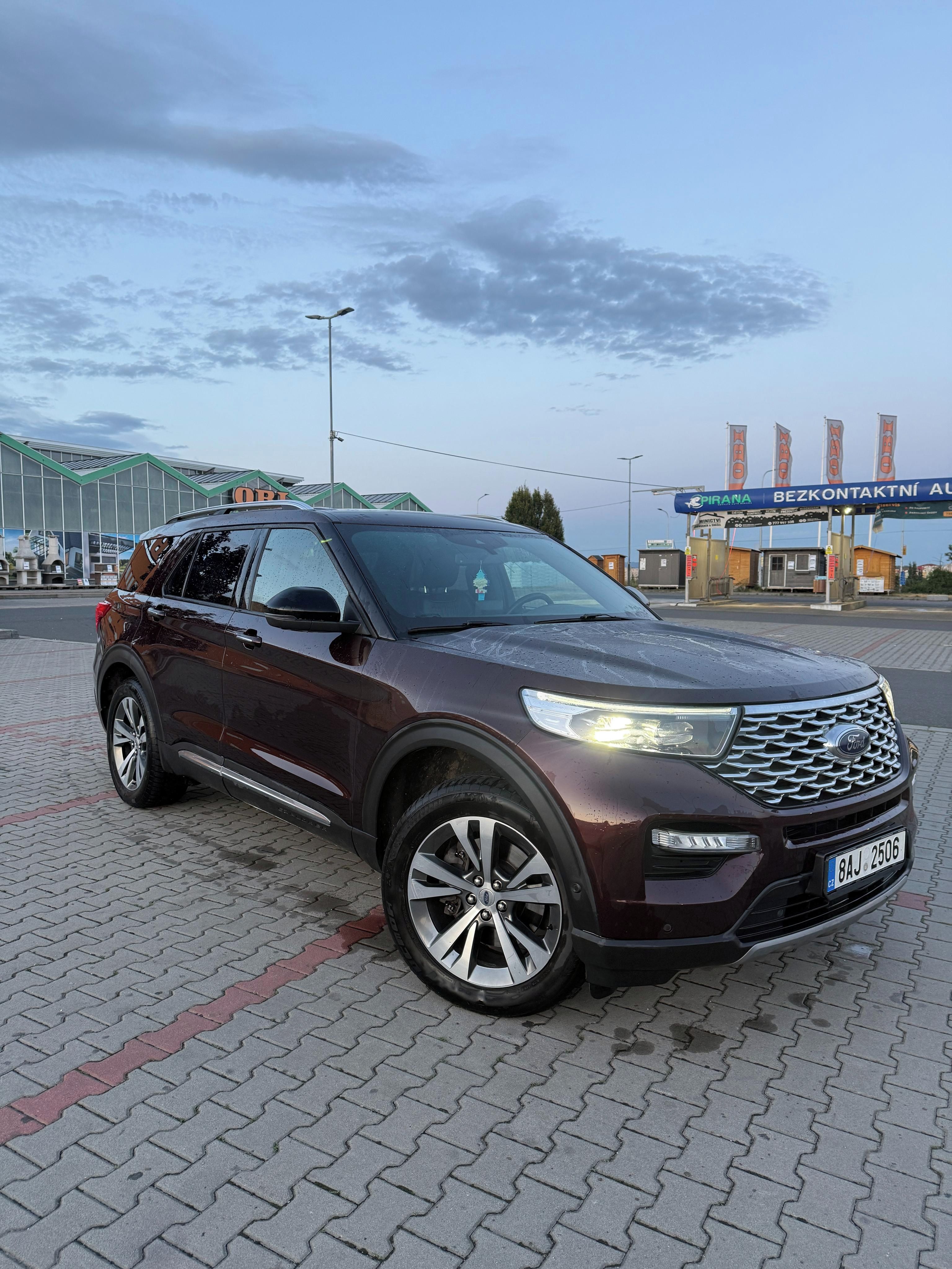 Ford Explorer, 3.0 V6 Hybrid 336KW 4x4 SUV - fotka 2