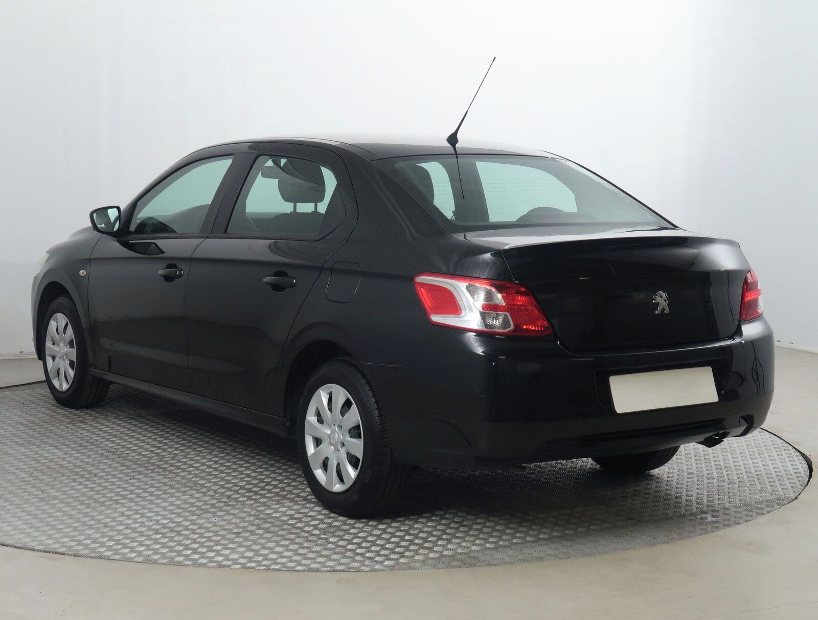 Peugeot 301, 1.2 VTi, ČR,1.maj - fotka 4