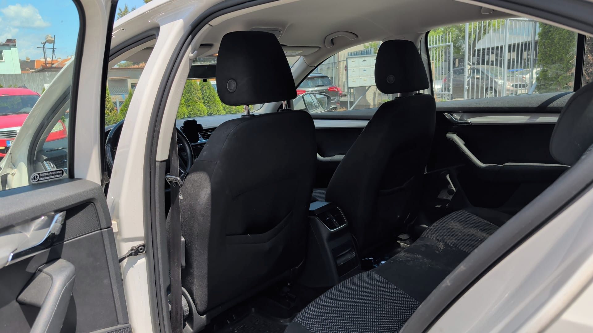 Škoda Octavia, 1,6 TDI, 84 kW, manuál, klima - fotka 3