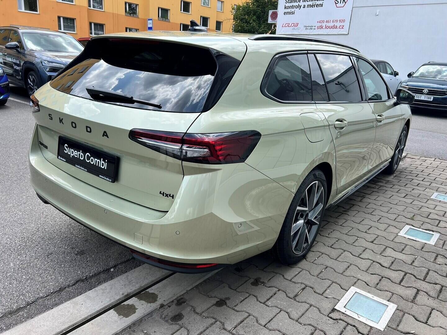 Škoda Superb, Combi Sportline 2,0 TSI 4x4 19 - fotka 4