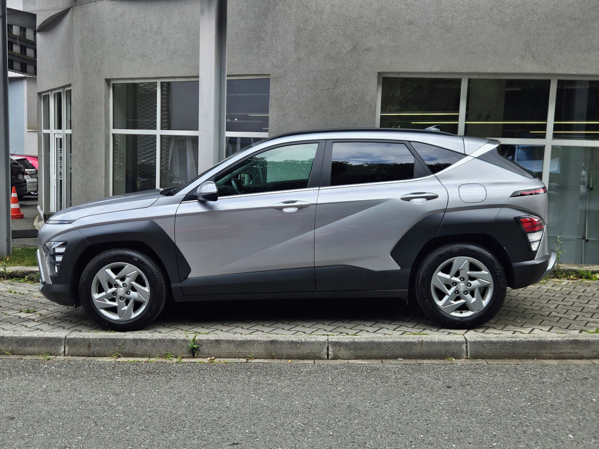 Hyundai Kona, 1.0 T-GDi 88kW, Smart, DCT - fotka 2