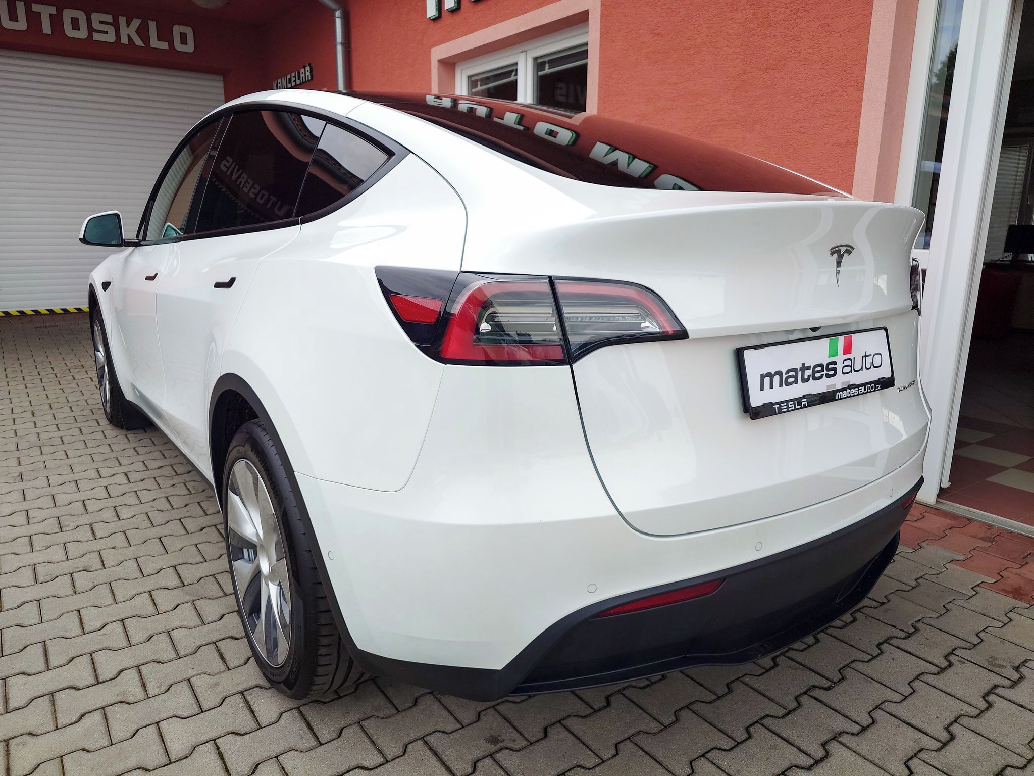 Tesla Model Y, Long Range Dual Motor 378 kW S - fotka 4