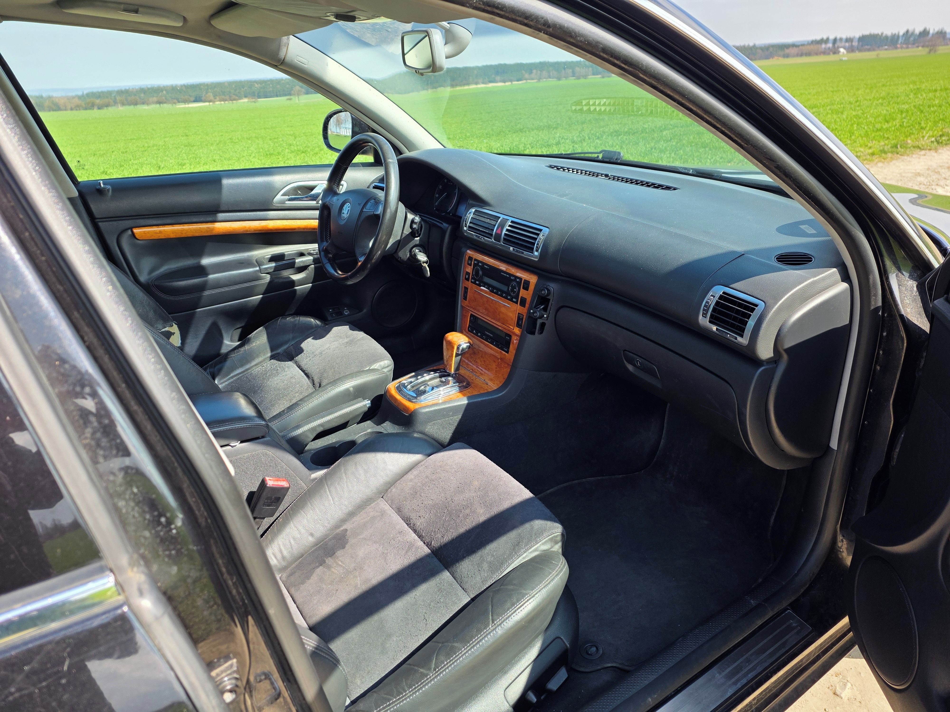 Škoda Superb, šestiválec automat - fotka 4
