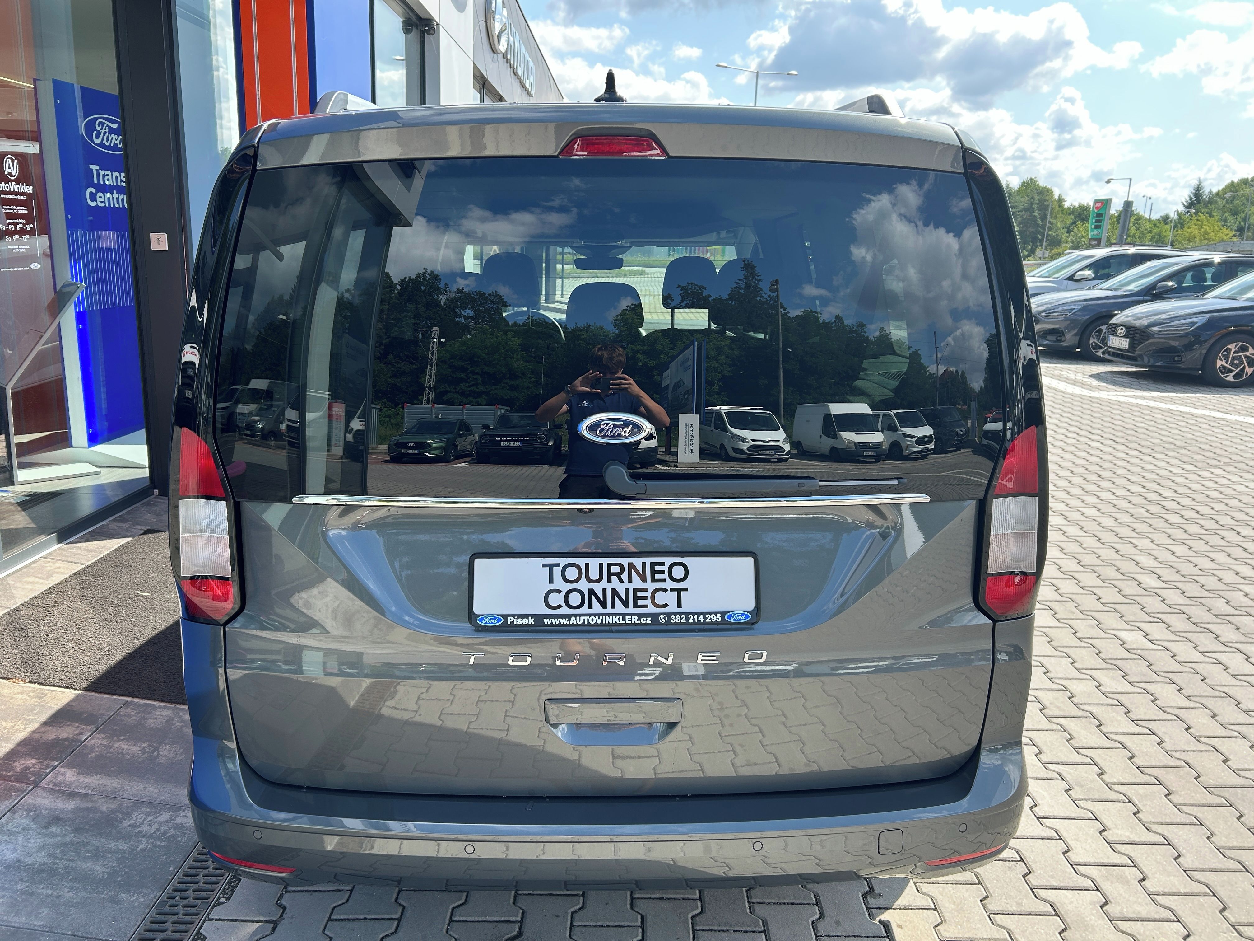 Ford Tourneo Connect, 1.5 Ecoboost 85kW AT Titanium - fotka 5