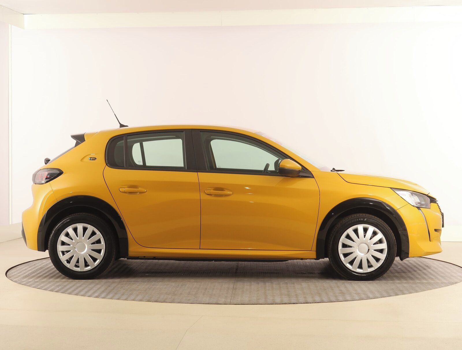 Peugeot 208, 50 kWh, SoH 93%, Active - fotka 6