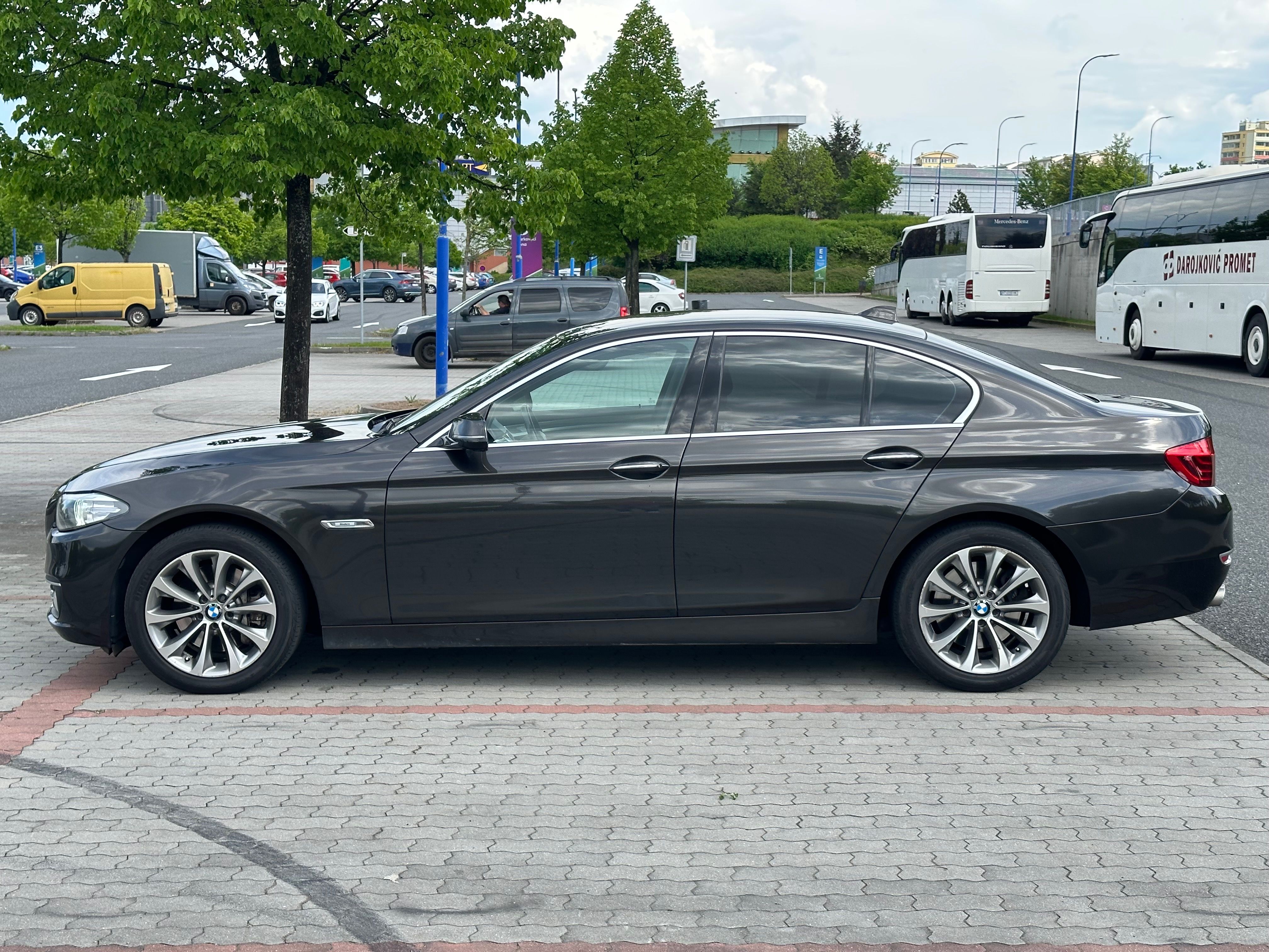 BMW Řada 5, 530d xDrive 190kW - fotka 6