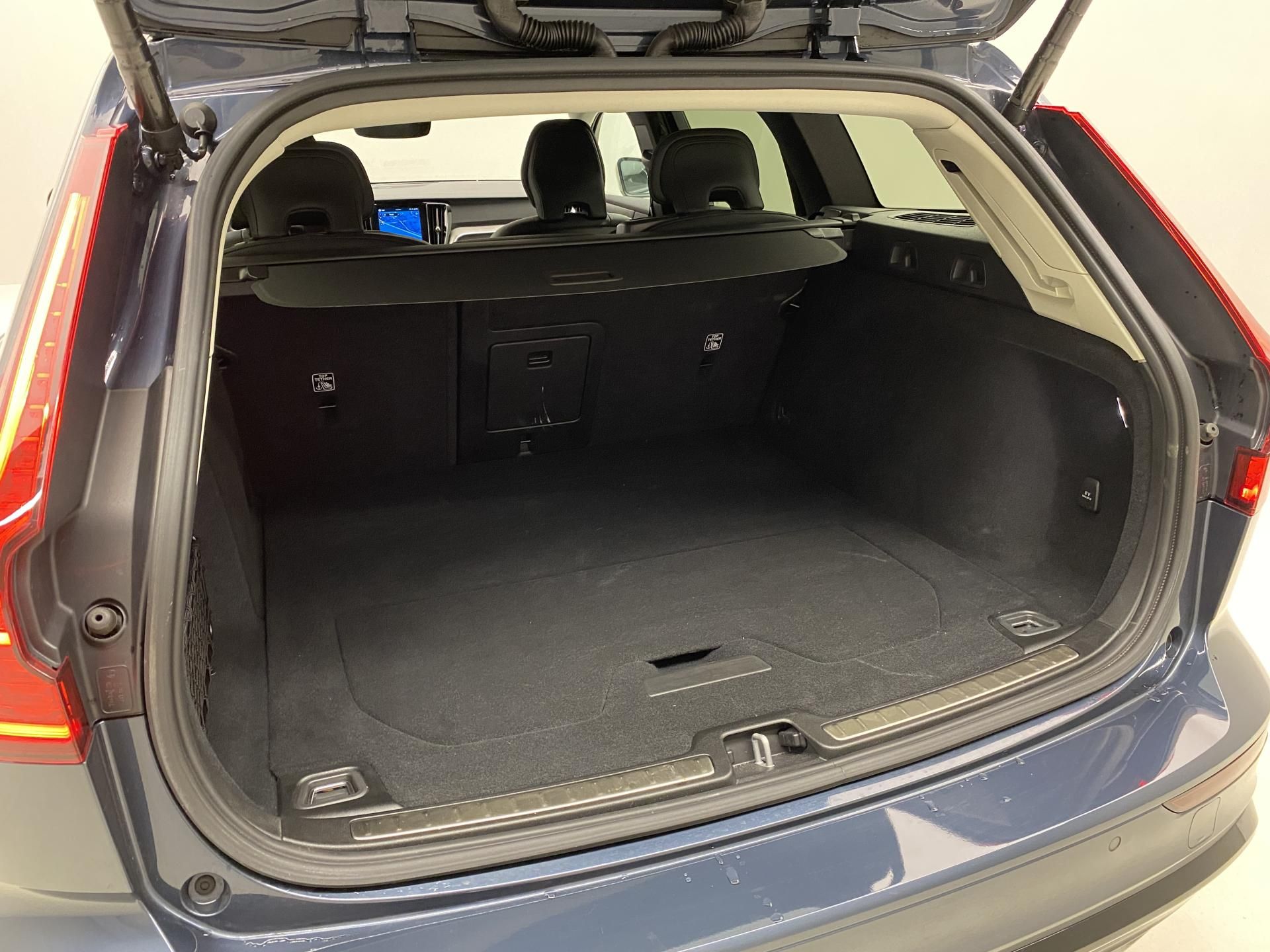 Volvo V60, B4 DARK PLUS AUT CZ - fotka 6