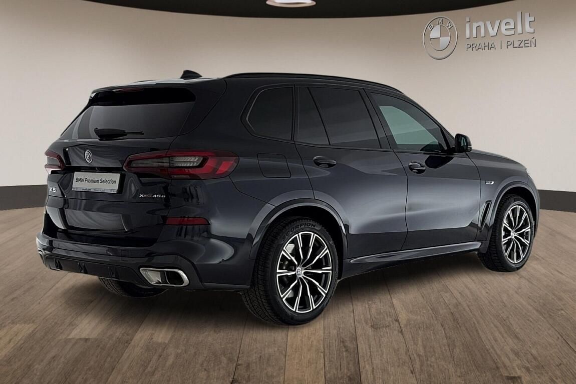 BMW X5, xDrive45e - fotka 3