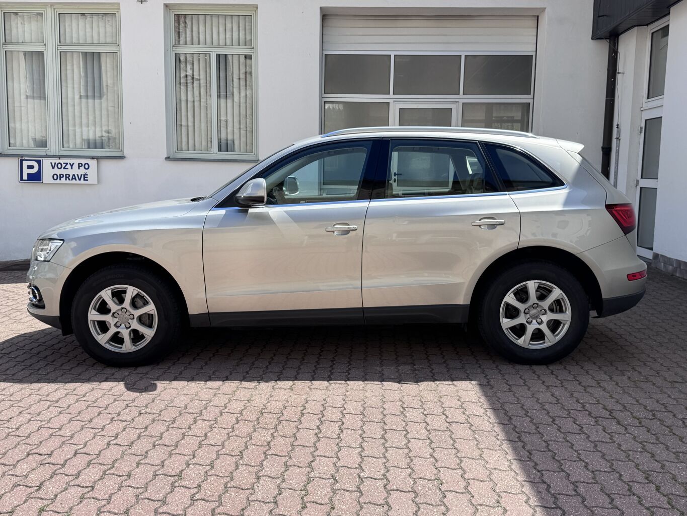 Audi Q5, 2.0 TDI quattro S tronic - fotka 4