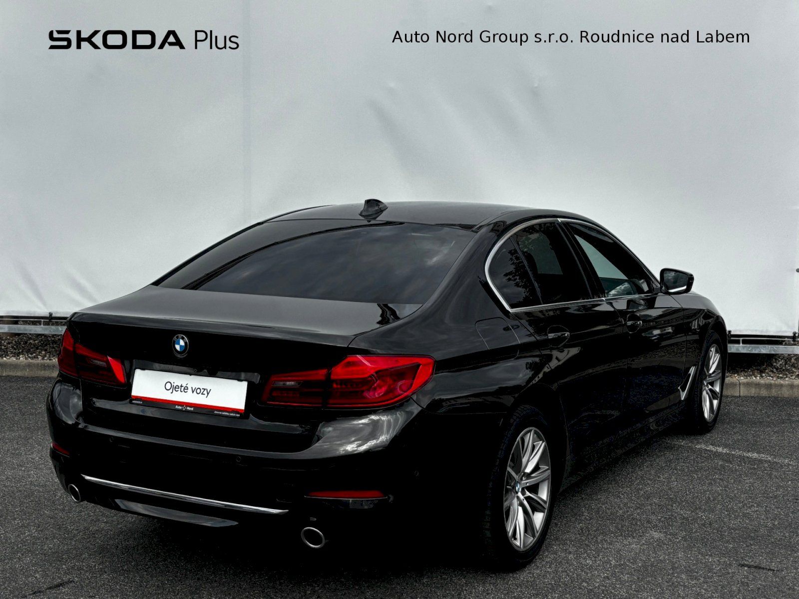 BMW Řada 5, 520D XDRIVE - fotka 2