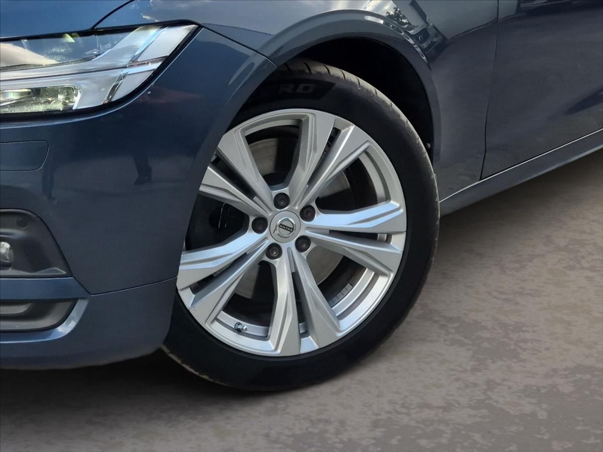 Volvo V90, 2,0 B4 FWD Momentum Advanced - fotka 6