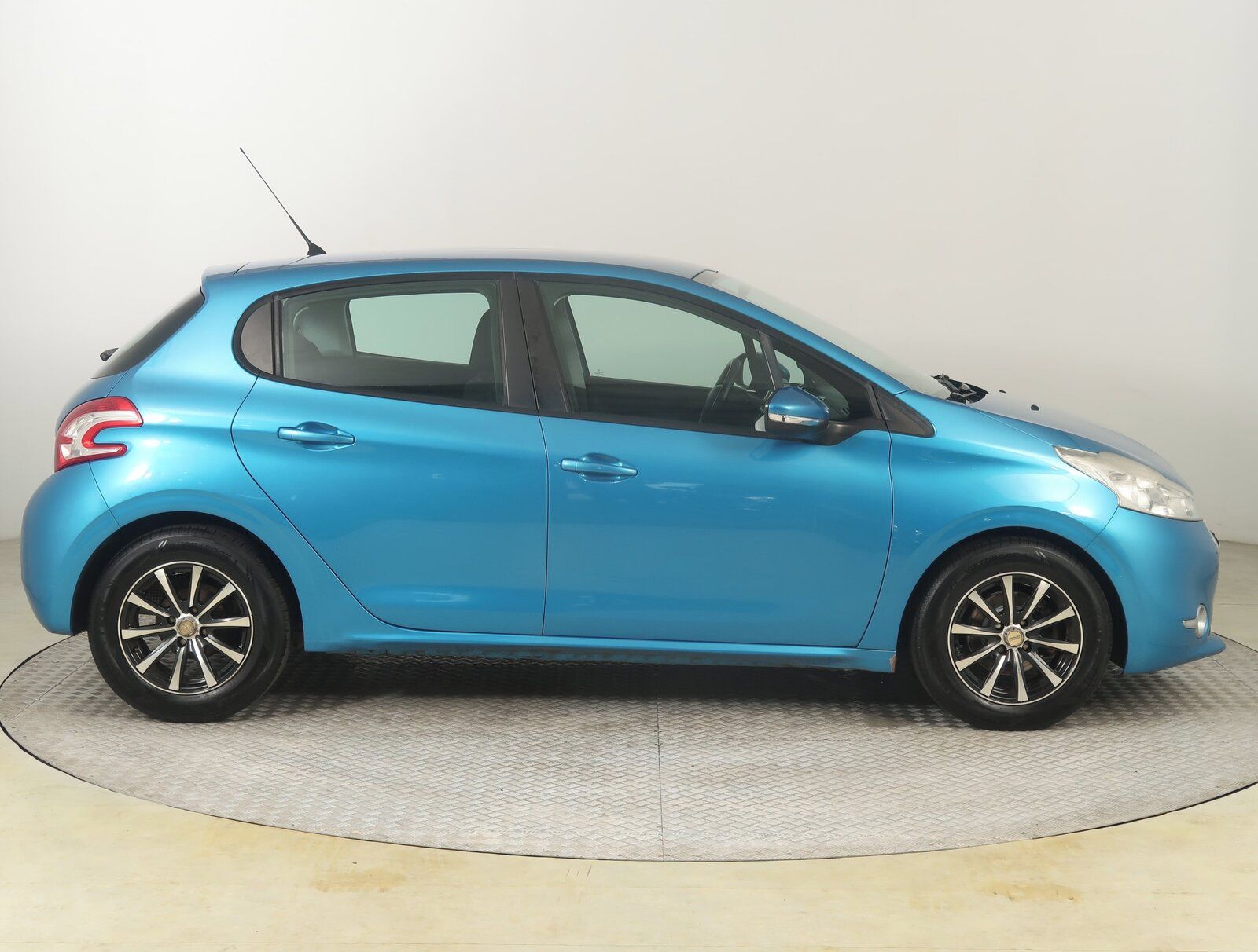Peugeot 208, 1.4 HDI, po STK, CZ doklady - fotka 6