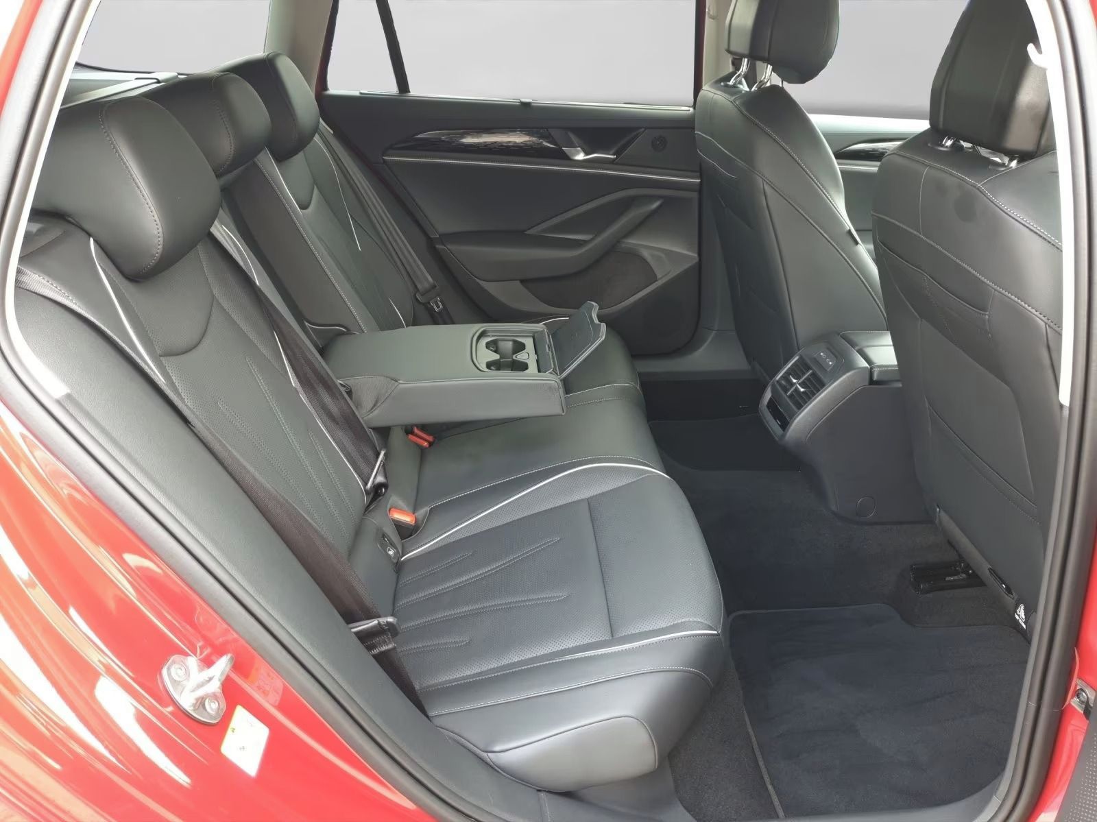 Volkswagen Passat Variant, 2.0 TDI Business*Kůže*Kamera* - fotka 6