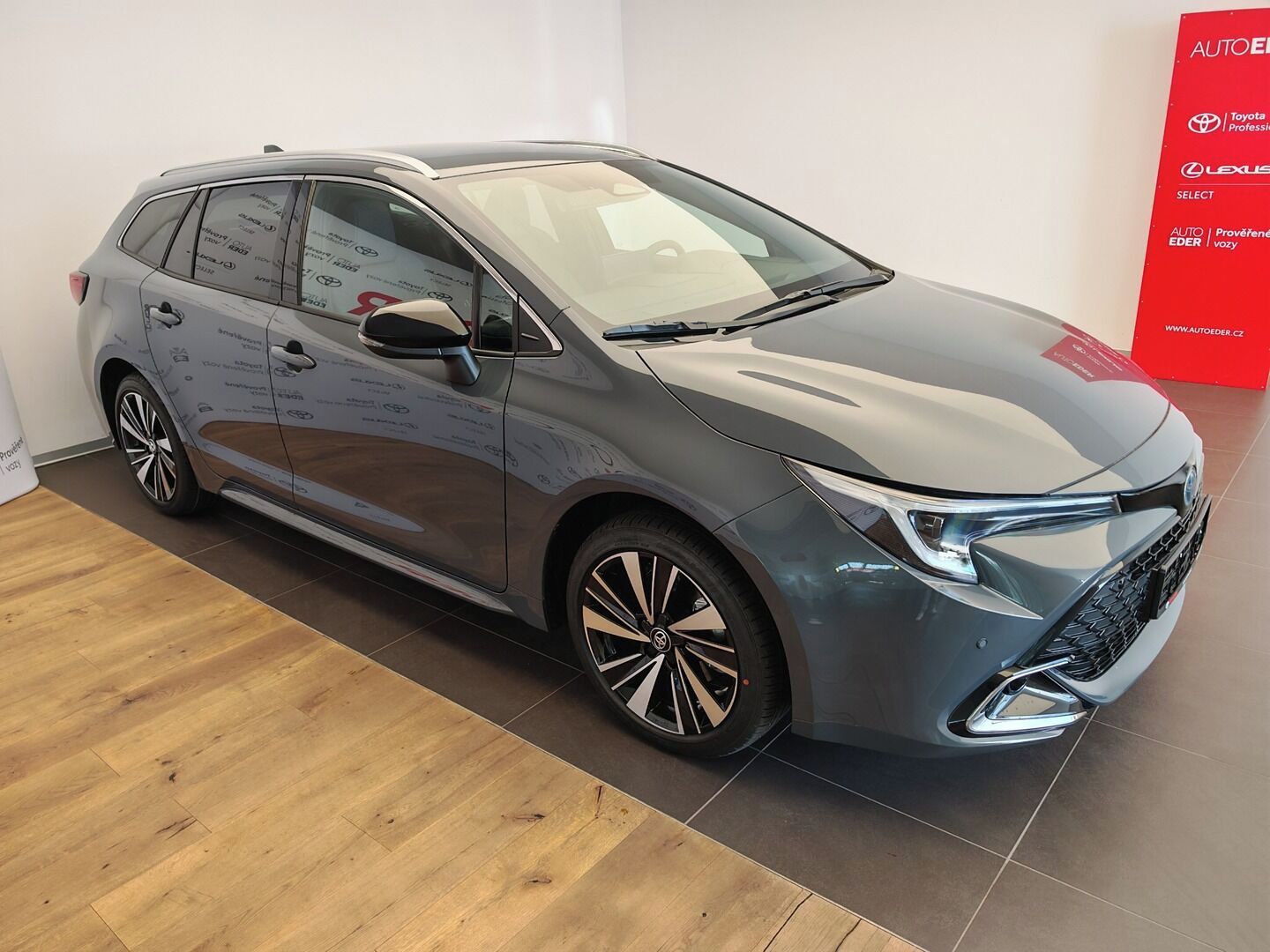Toyota Corolla, 2.0 Hybrid e-CVT Style - fotka 3