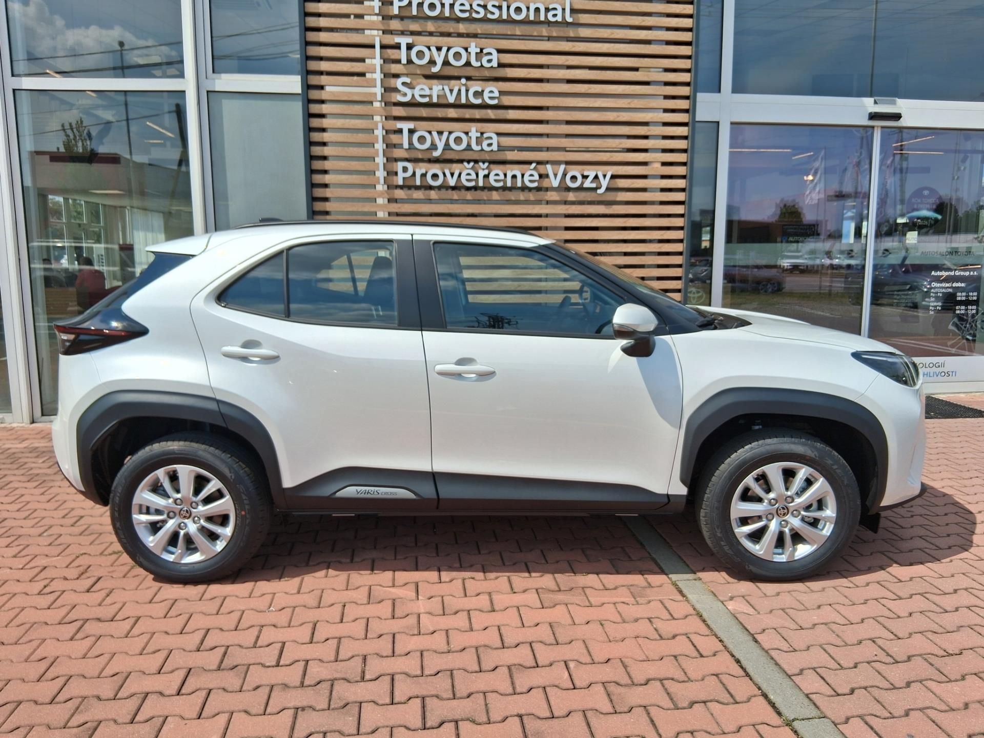 Toyota Yaris Cross, 1,5 HEV 4X4 LIMITED EDITION - fotka 3