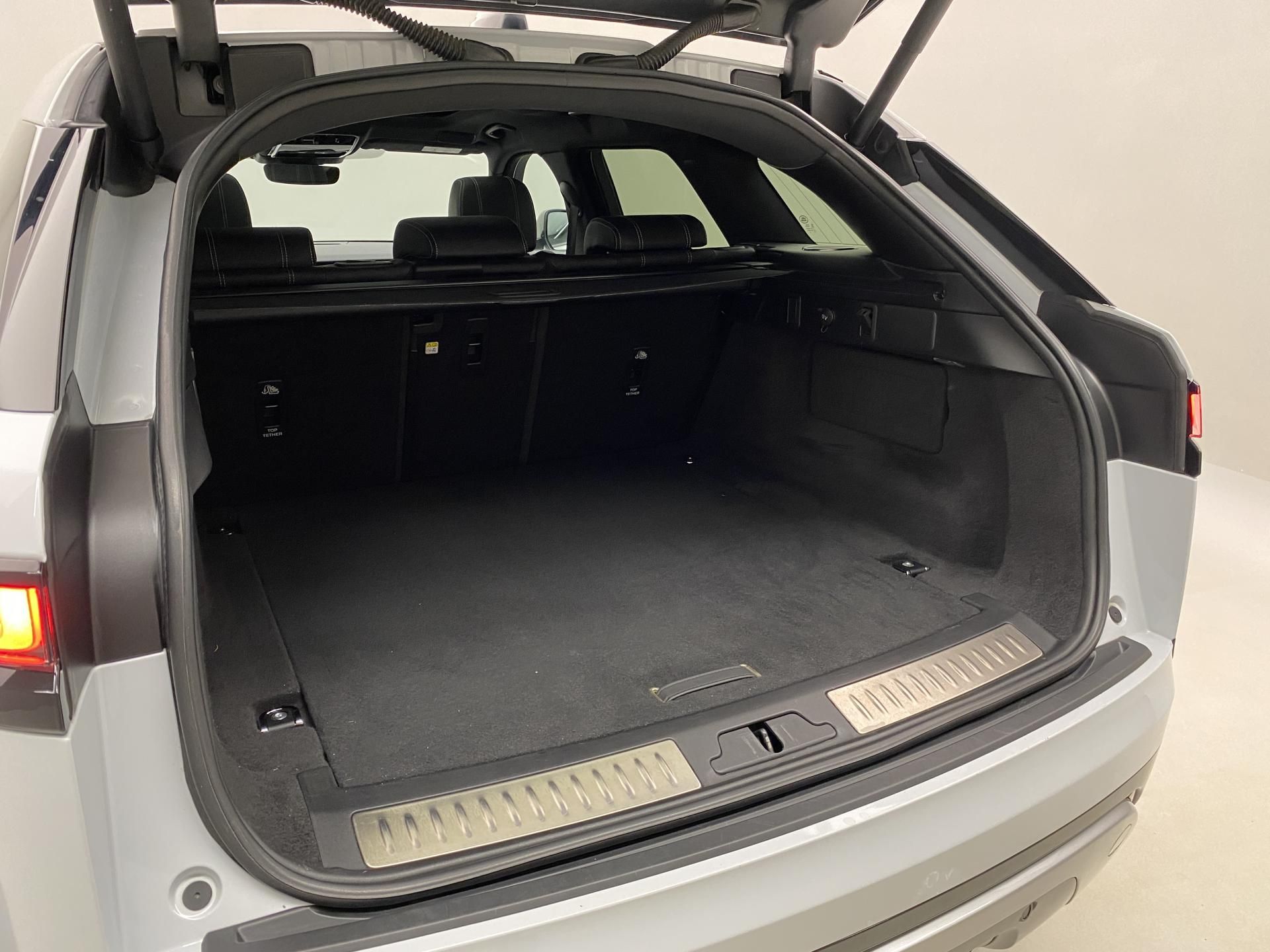 Land Rover Range Rover Velar, D200 SE AWD AUT - fotka 6