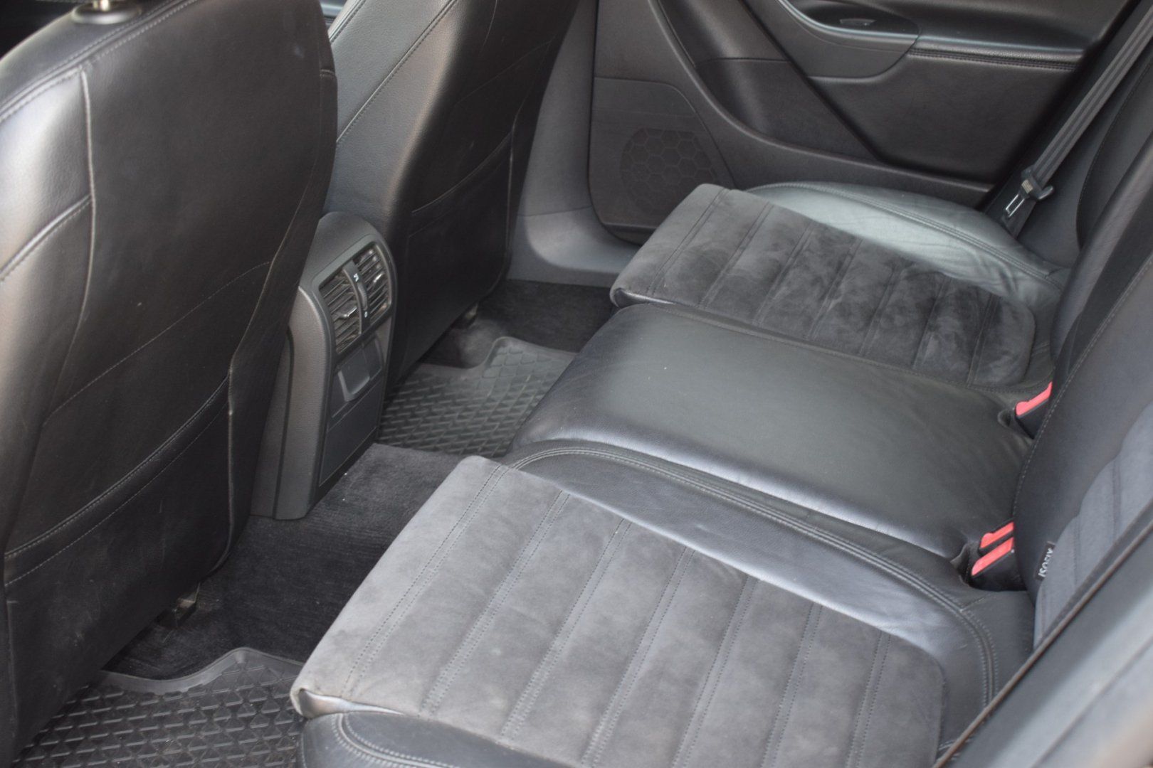Volkswagen Passat, 2,0TDi, výbava HIGH LINE - fotka 6