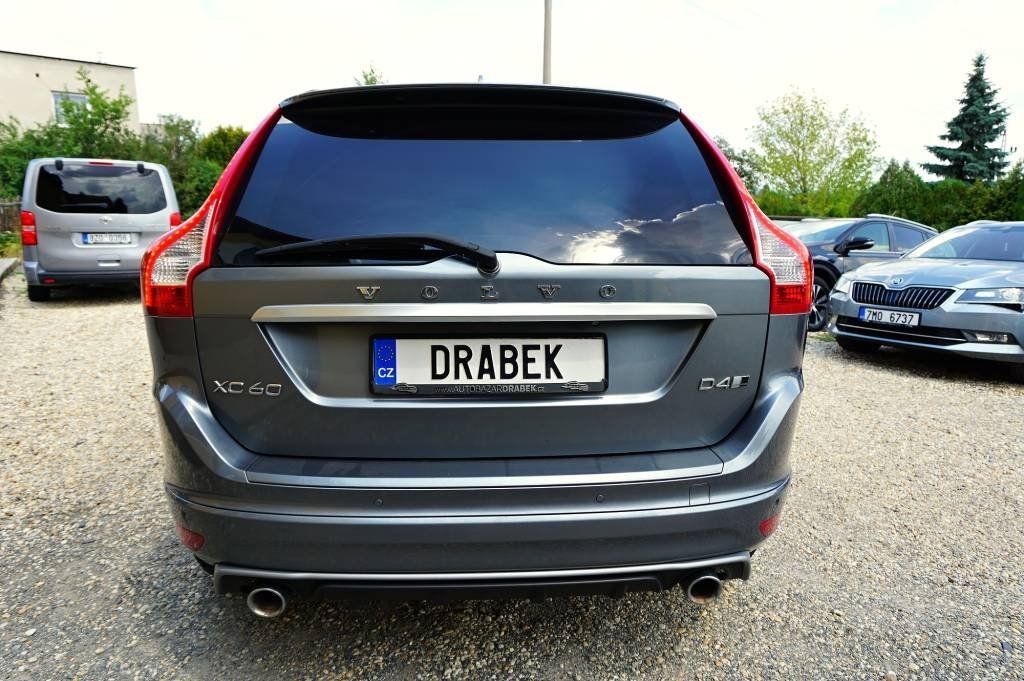 Volvo XC60, R-DESING 2,4 D4 140 kW - fotka 5