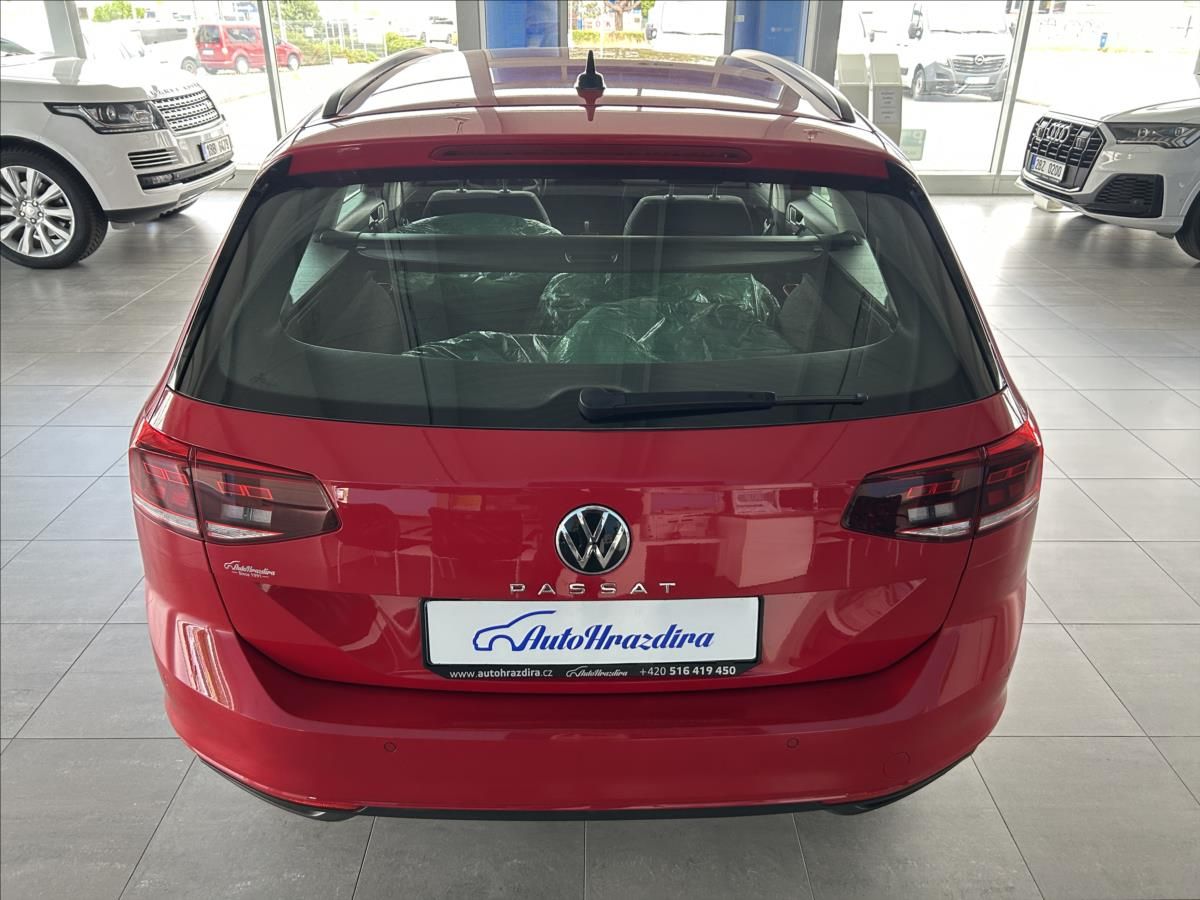 Volkswagen Passat, 2,0   TDI 90kW,DSG,SERVISKA,AC - fotka 5