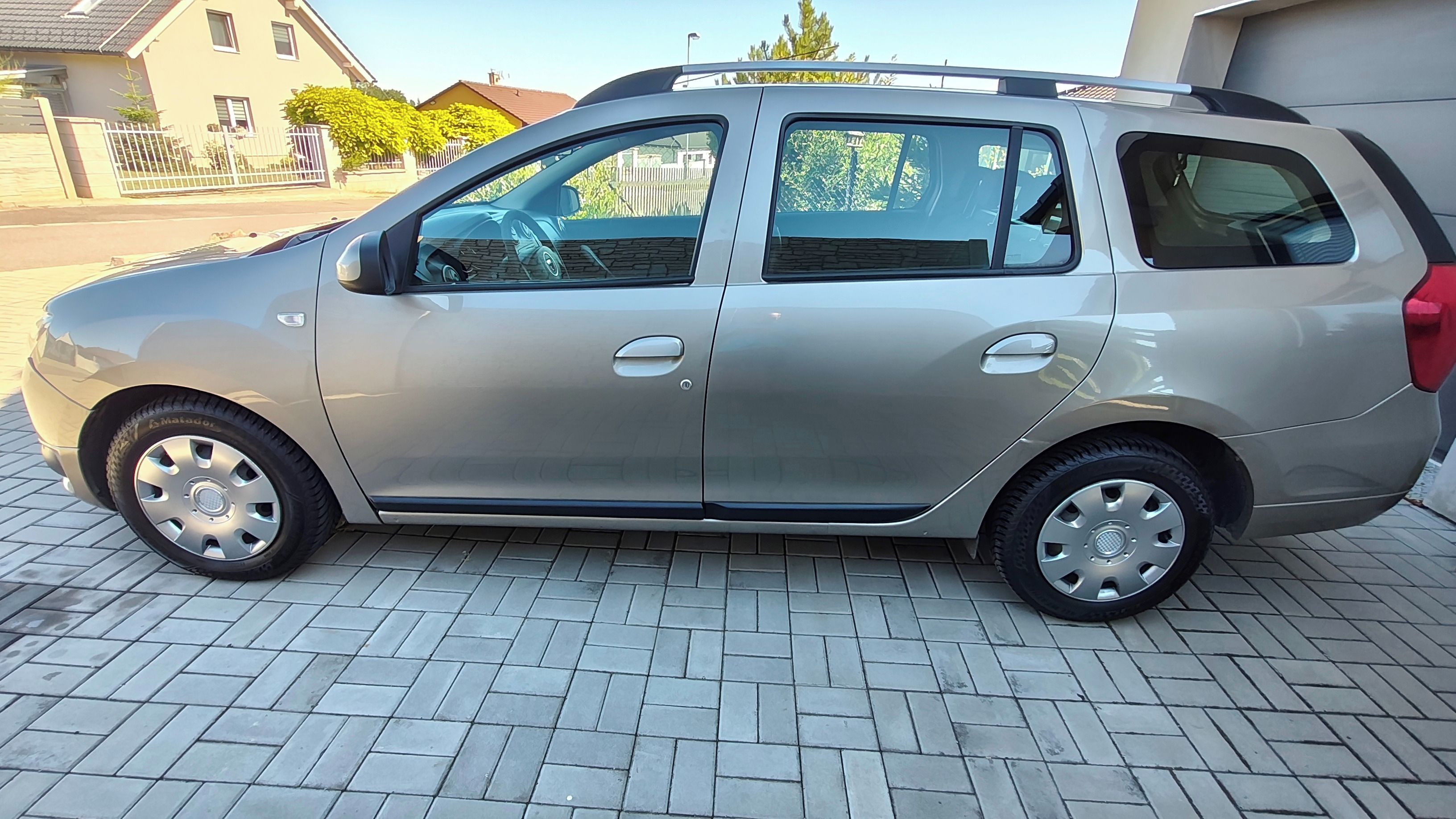 Dacia Logan, 1.2 55kw benzín - fotka 4