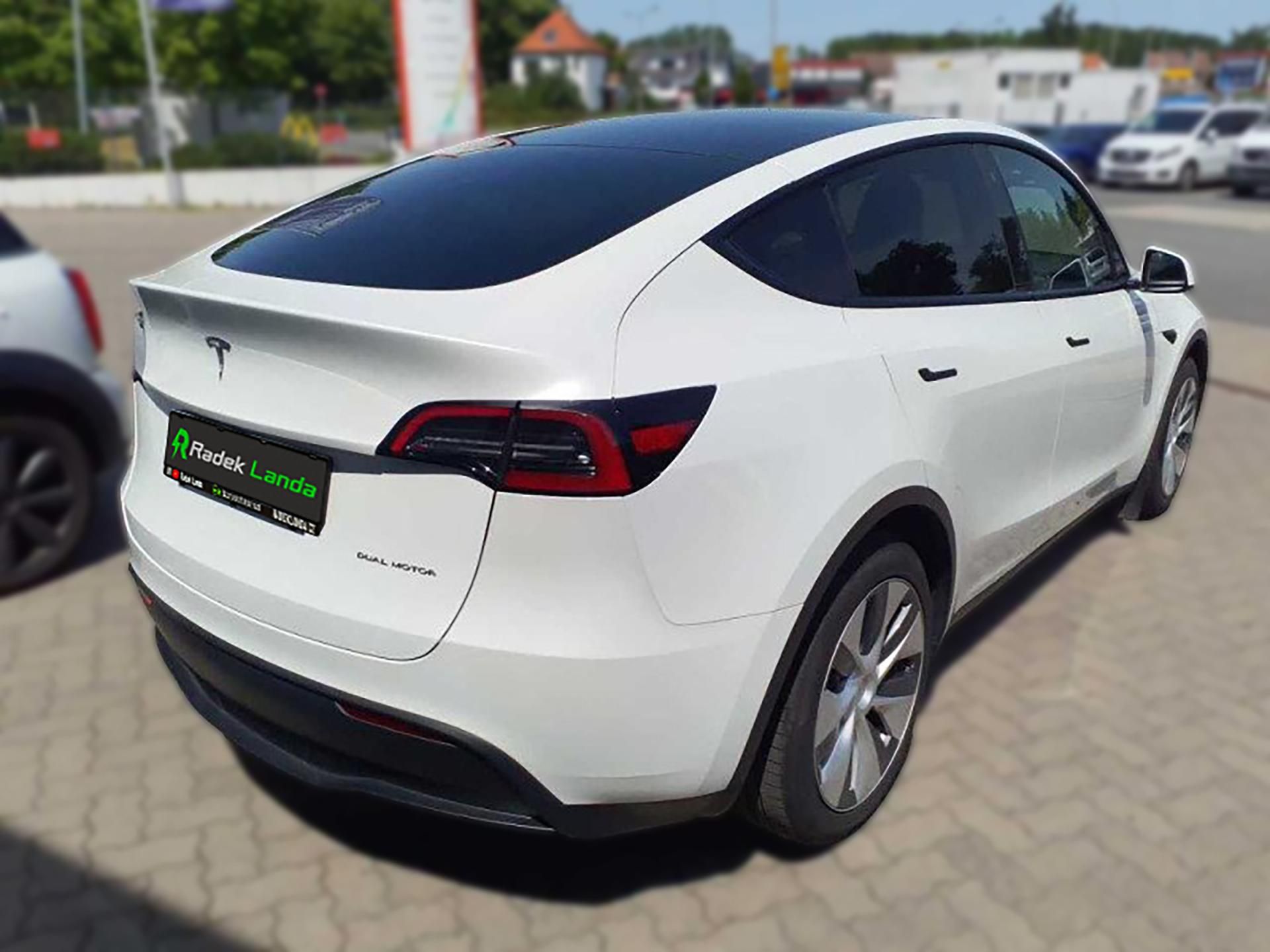 Tesla Model Y, Long Range AWD - fotka 2