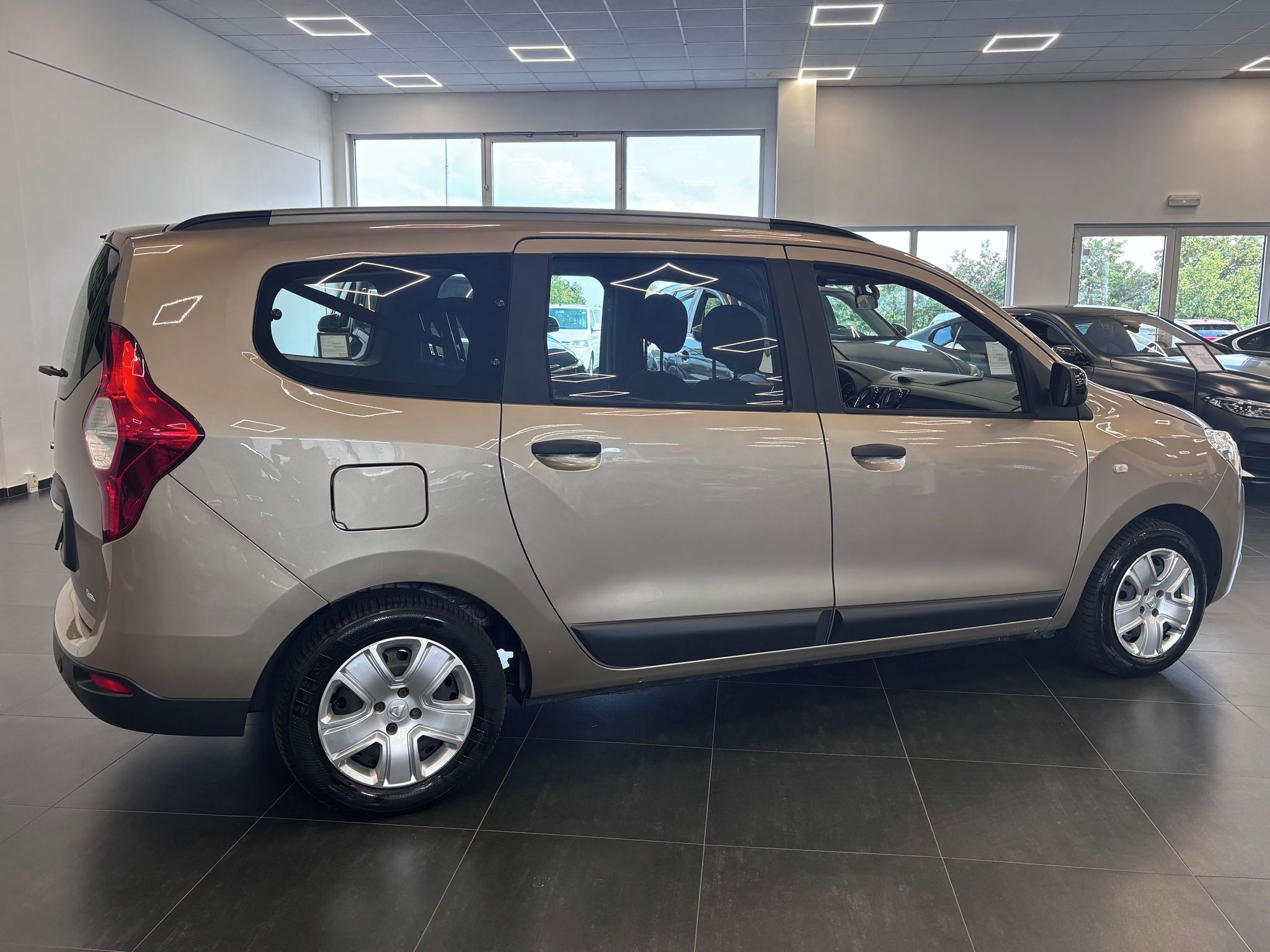Dacia Lodgy, 96 kW, 7 míst, navi., senzory - fotka 5