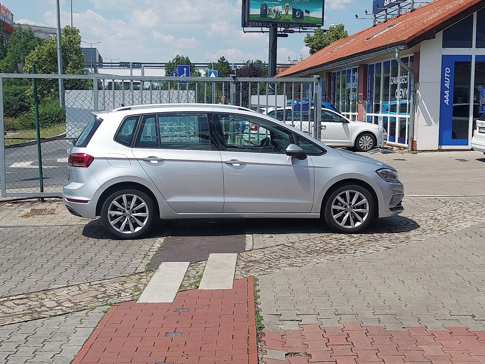 Volkswagen Golf Sportsvan, 1.5 TSI, Serv.kniha - fotka 6