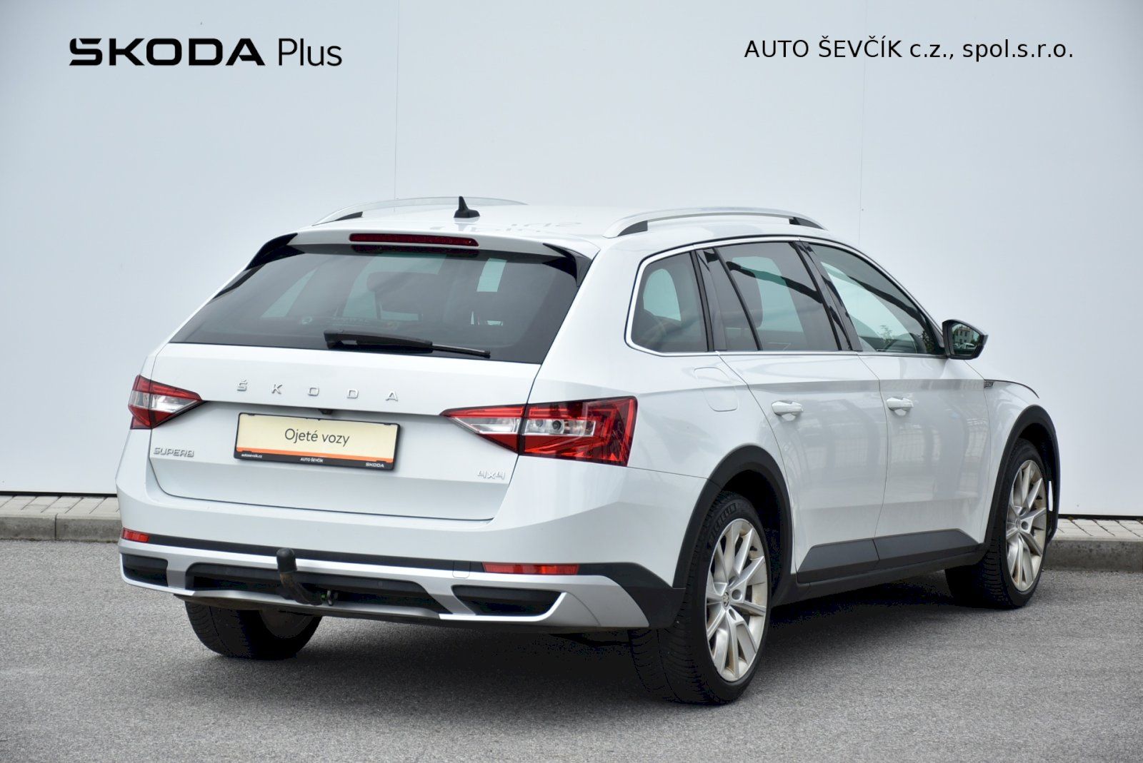 Škoda Superb, Scout 2.0 TDI 140 kW 4x4 DSG - fotka 2