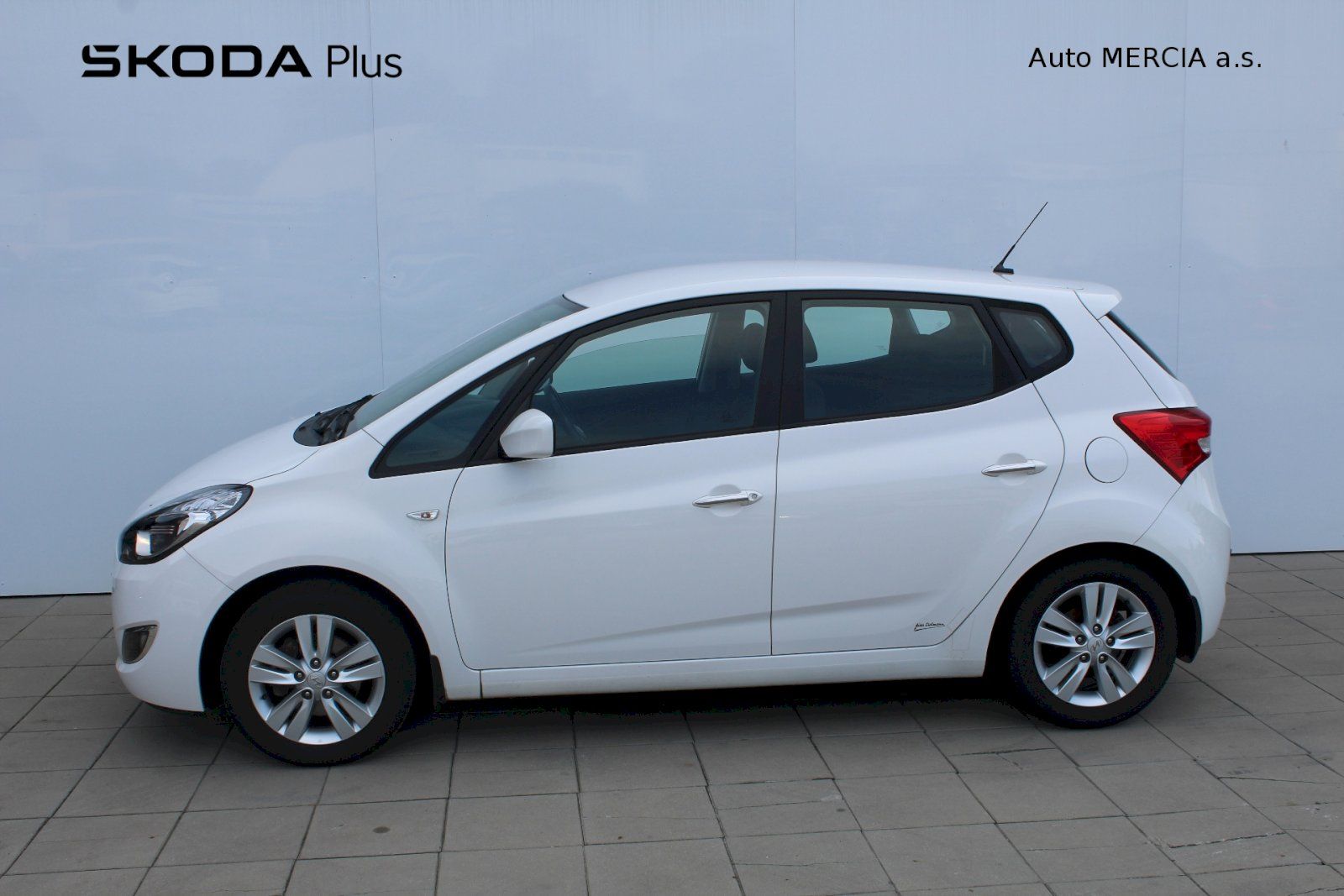 Hyundai ix20, 1,6  91kw - fotka 3