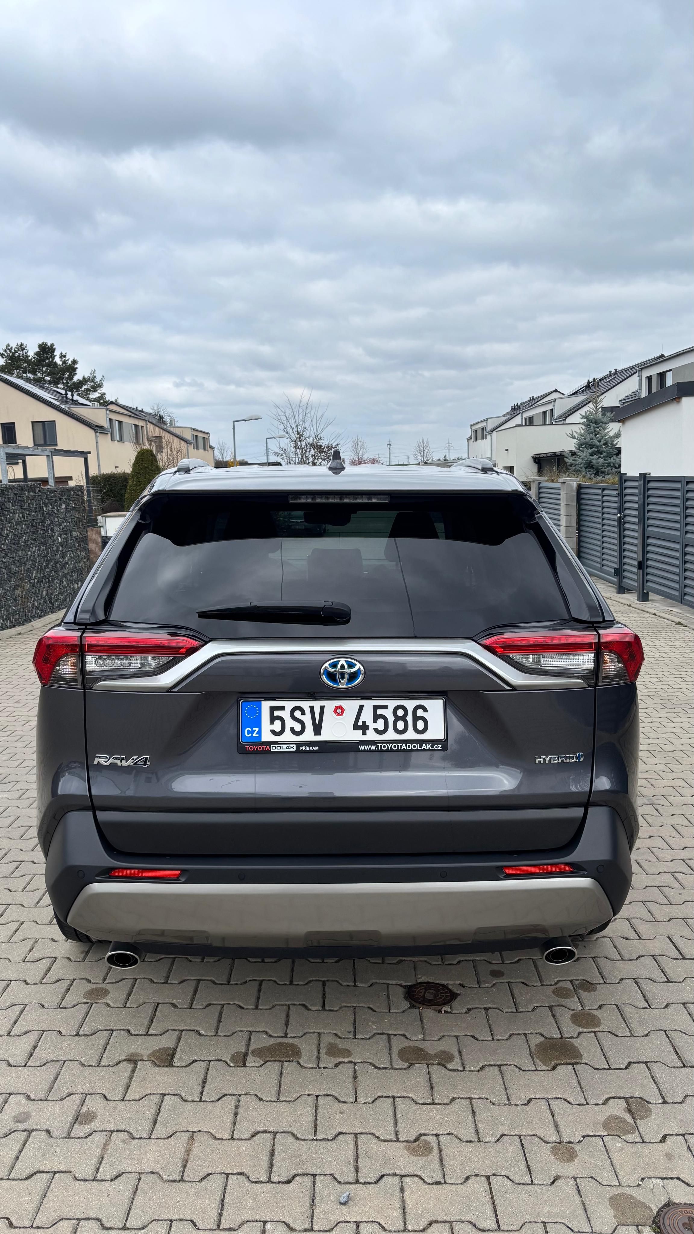Toyota Rav4, 2.5 hybrid - fotka 4