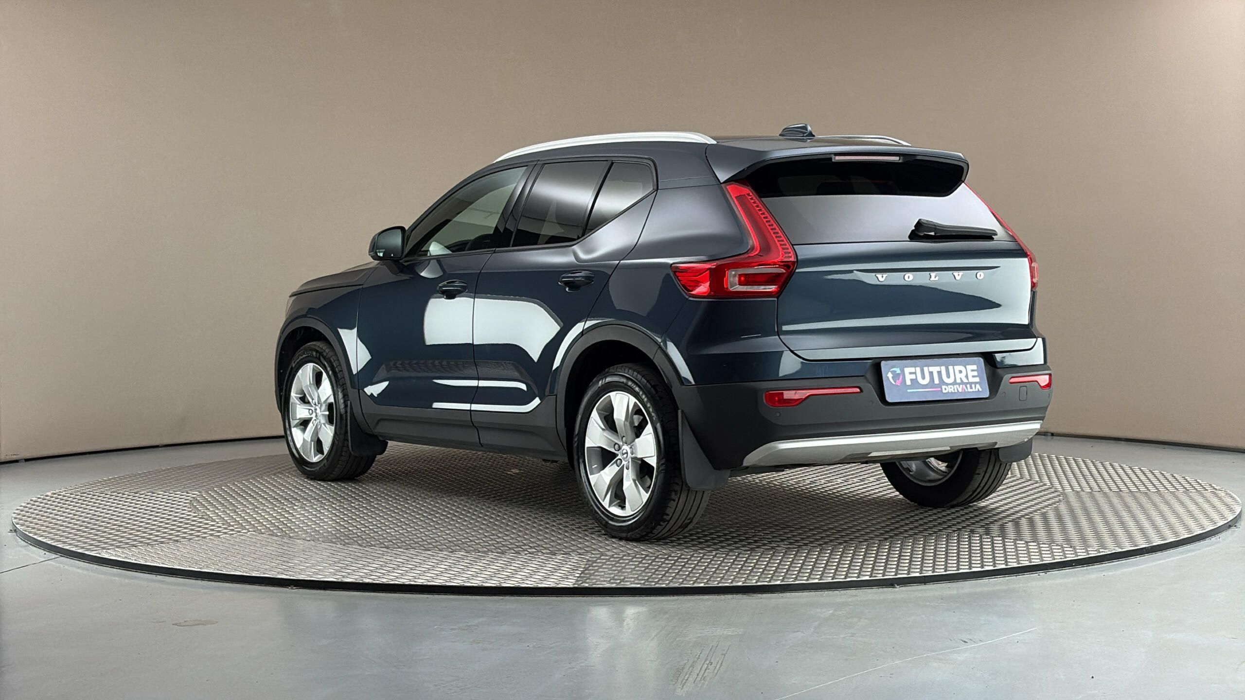 Volvo XC40, 2.0 B4 AUT AWD Momentum Pro - fotka 2