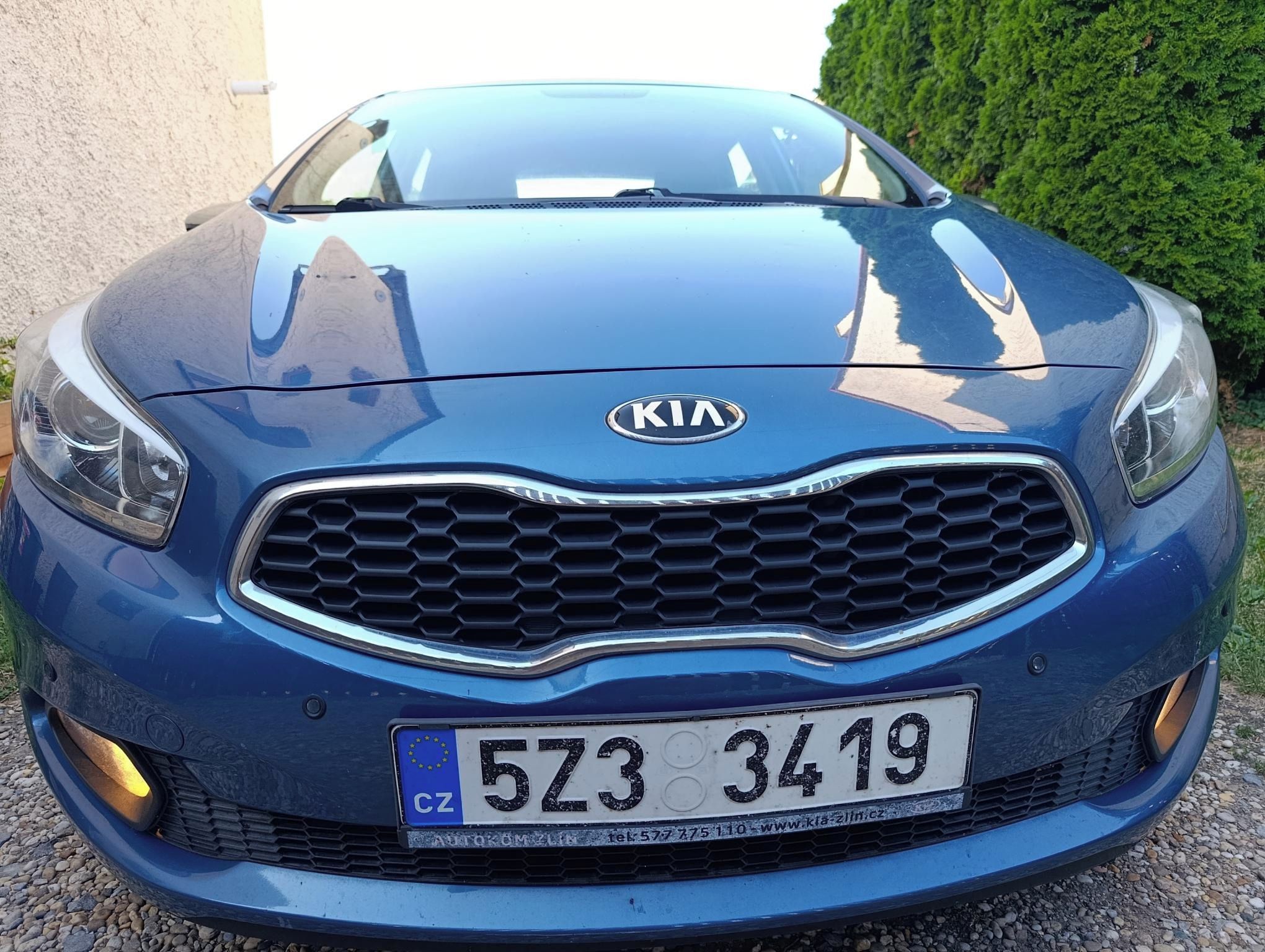 Kia Cee´d, Kia Cee´d 1.6 CRDi TOP Stav - fotka 2