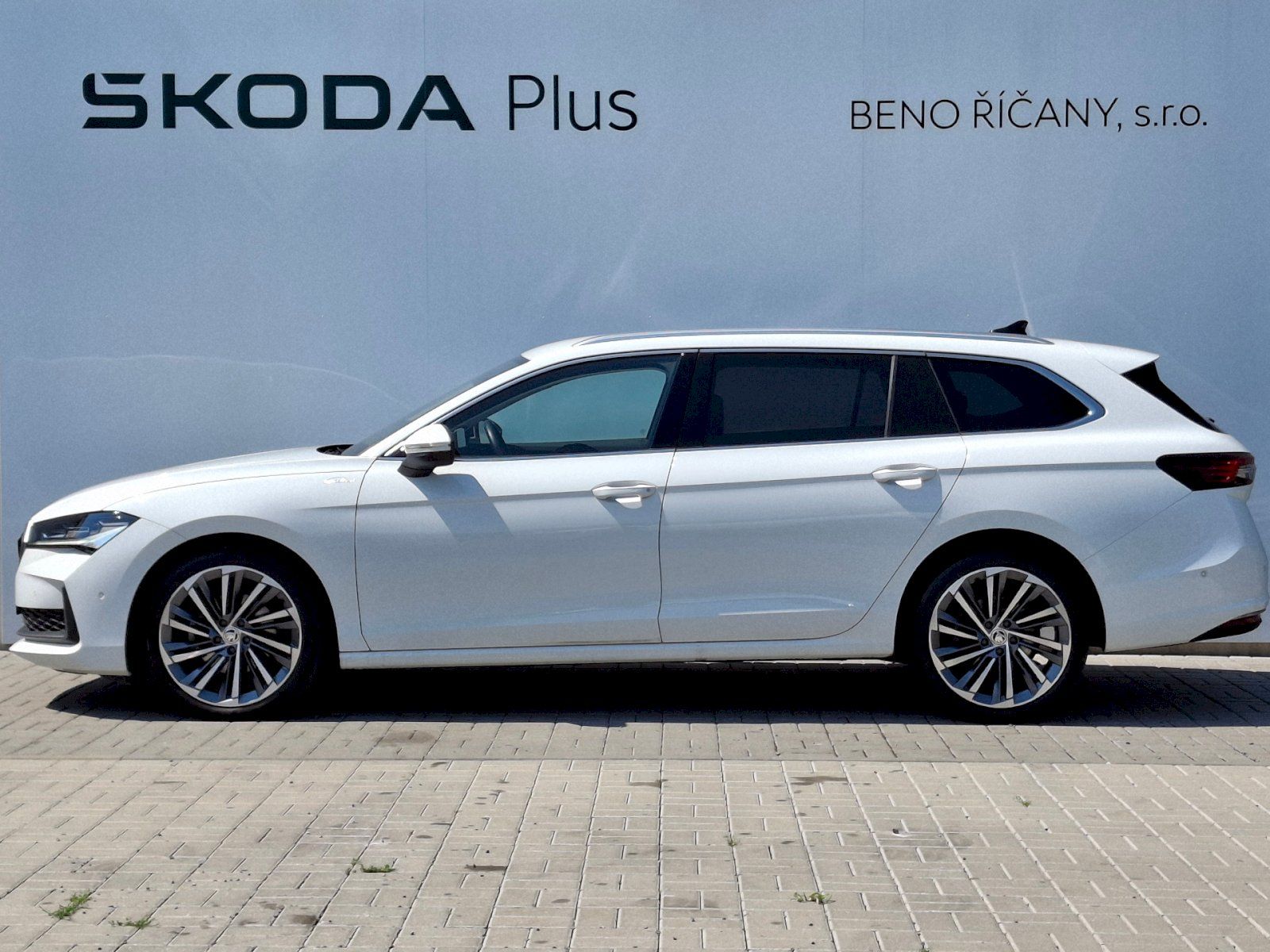 Škoda Superb, Combi L&K DSG 2,0TDi 110kW - fotka 3