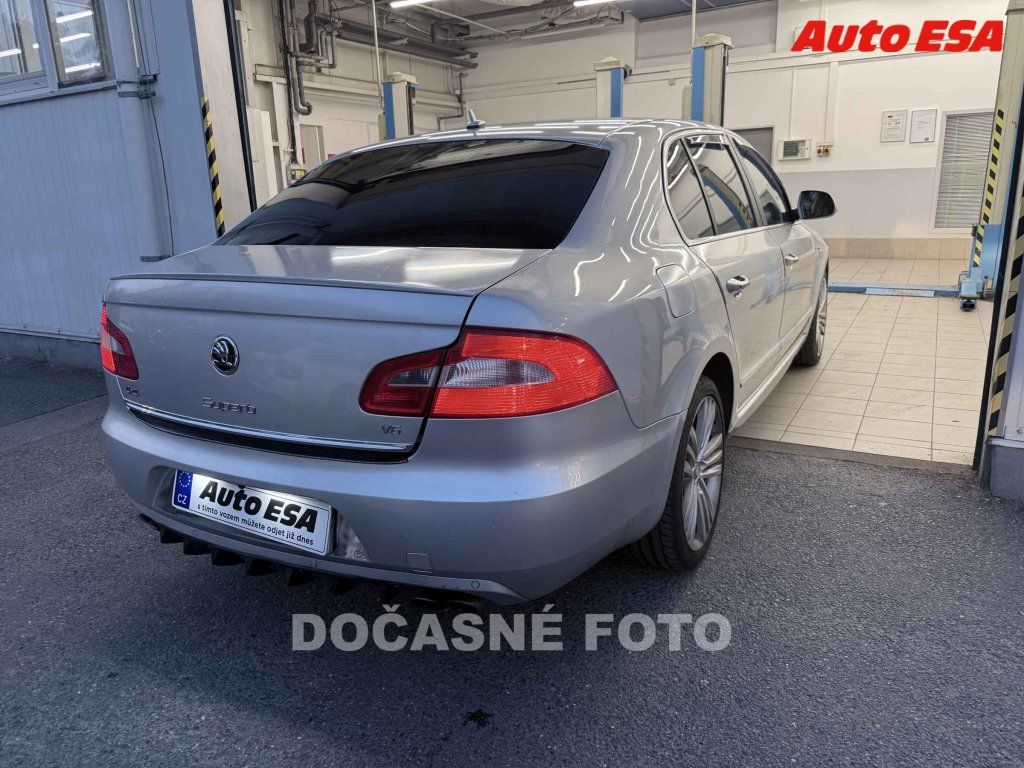 Škoda Superb, 3.6fsi - fotka 2