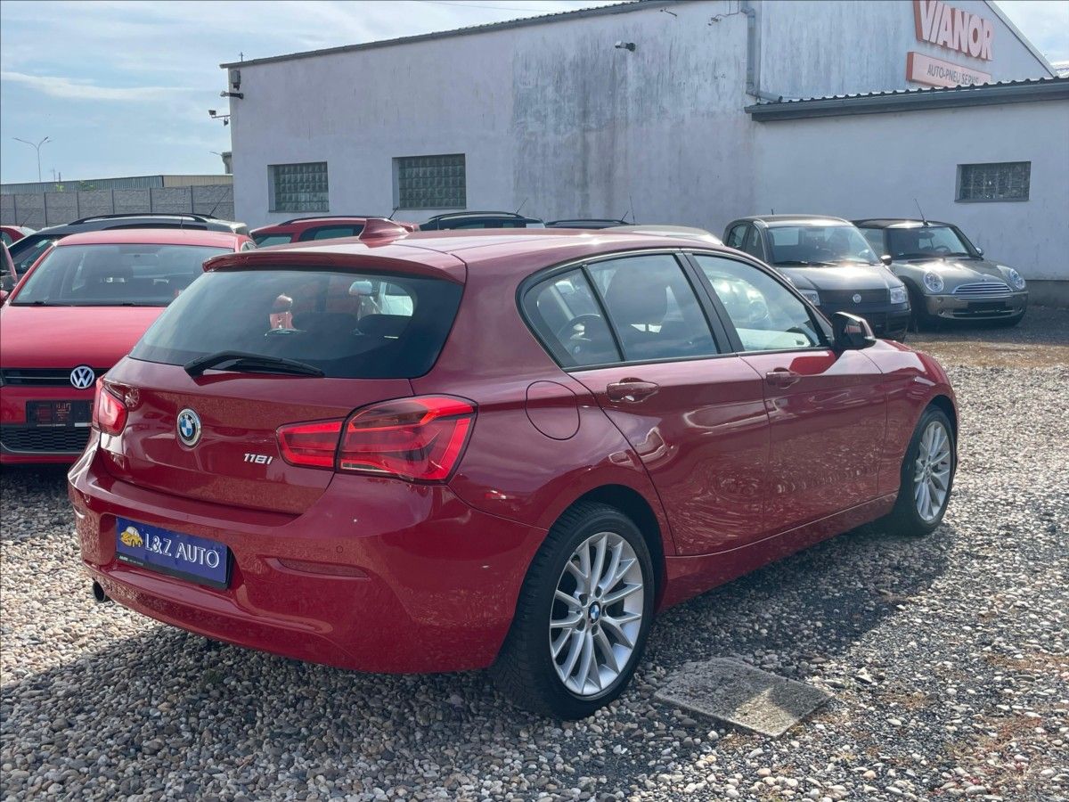 BMW Řada 1, 1,5 118 i - fotka 6