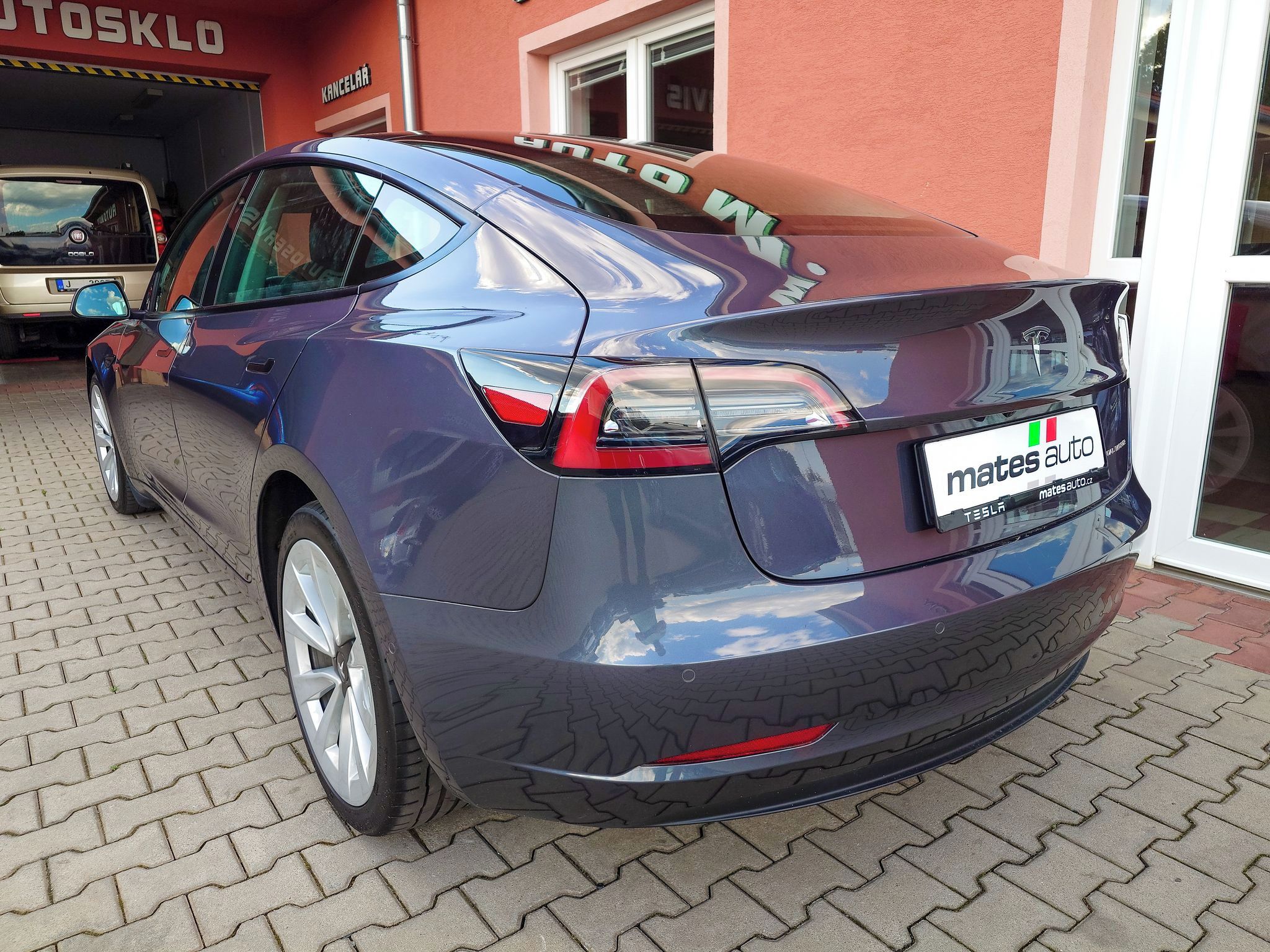 Tesla Model 3, Long Range Dual Motor 366 kW S - fotka 4