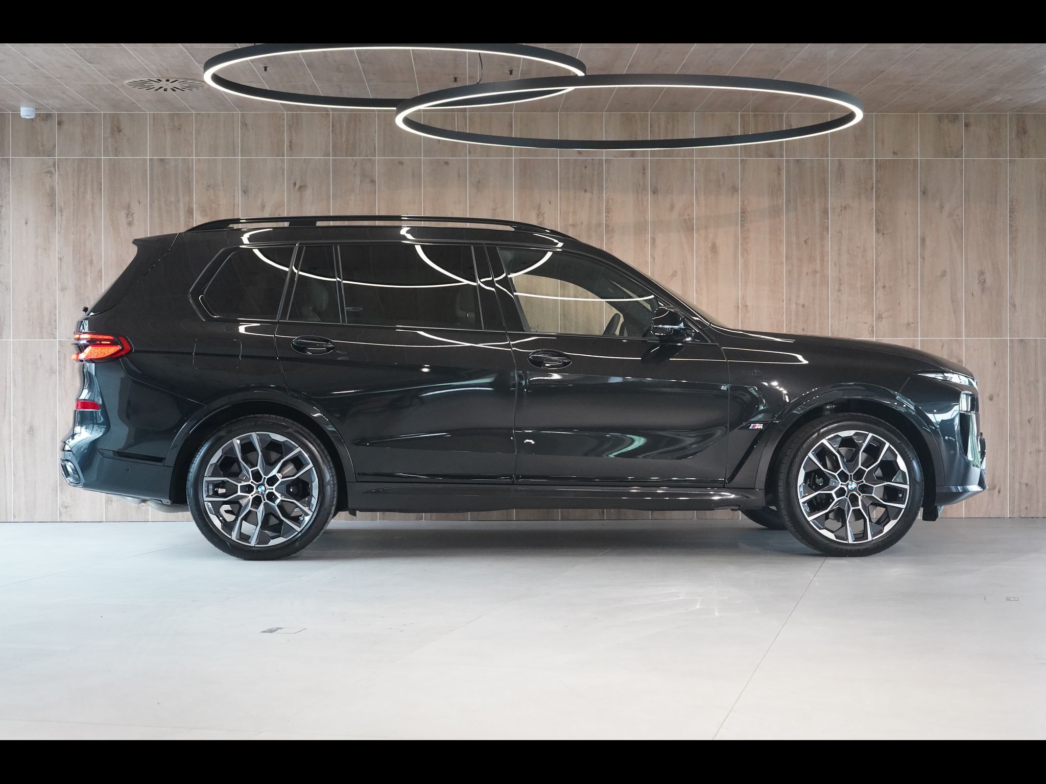 BMW X7, M60i xDrive, Masáž, Skylounge - fotka 6