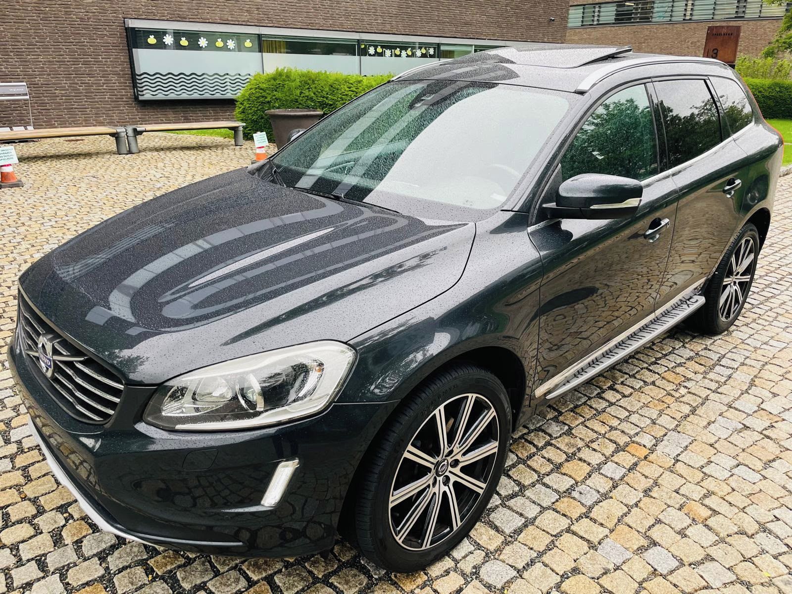 Volvo XC60, Volvo XC60 D5 AWD 169kW - fotka 4