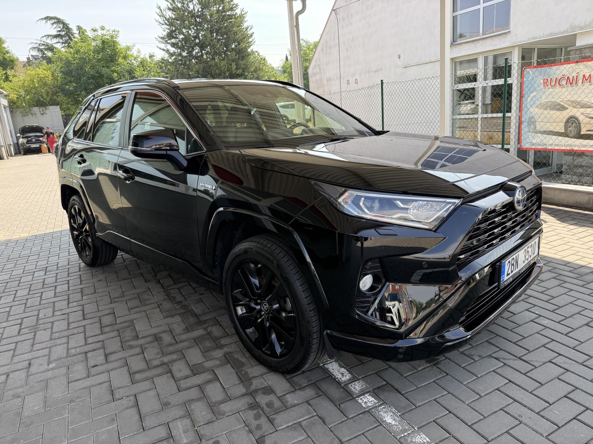 Toyota Rav4, 2,5 Hybrid Black Edition JBL - fotka 3