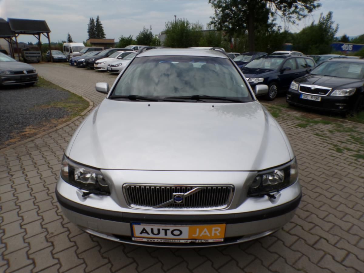 Volvo V70, 2,4 D5  TAŽNÉ ZAŘÍZENÍ,XENONY - fotka 3