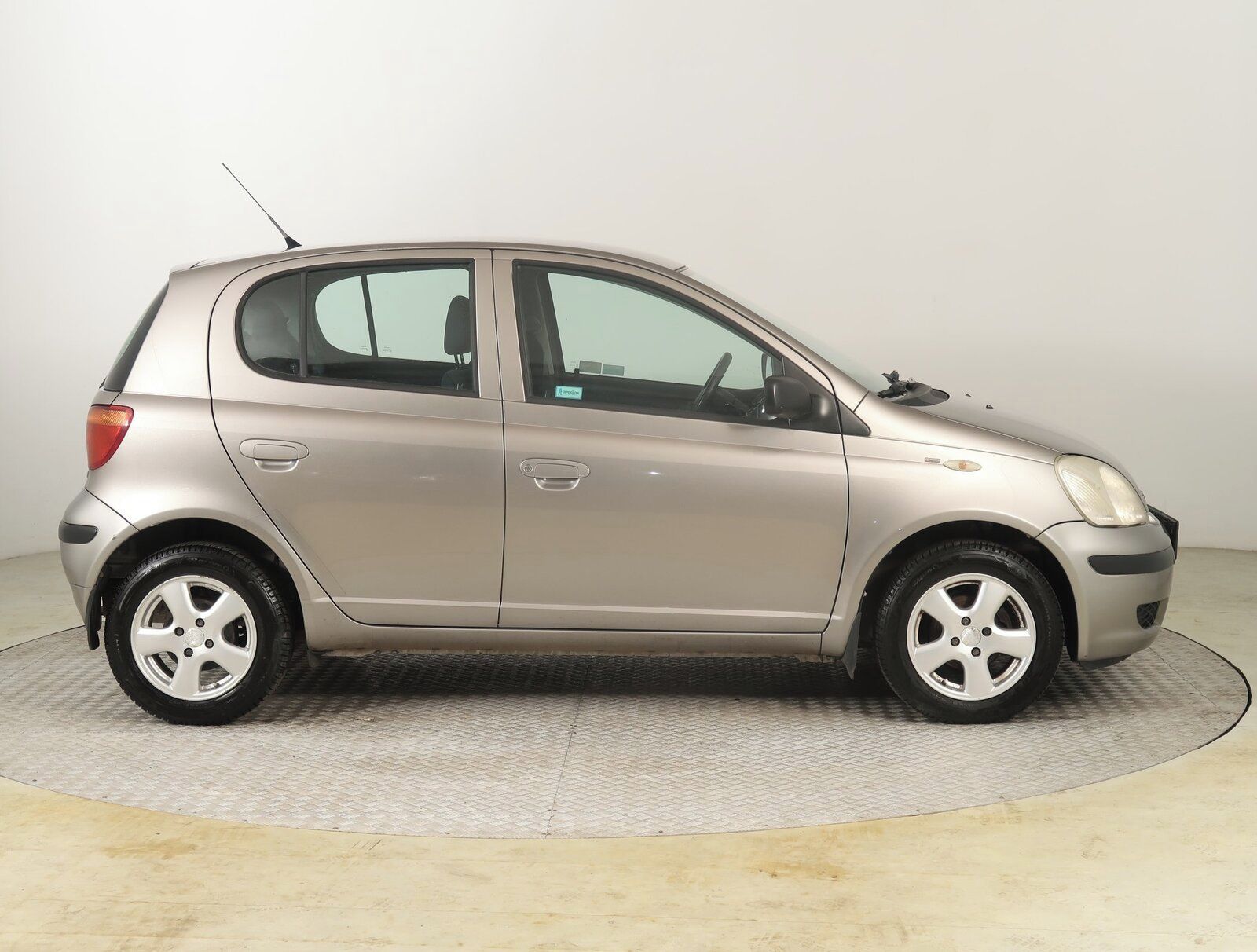 Toyota Yaris, 1.0 VVT-i, po STK, jezdí dobře - fotka 6