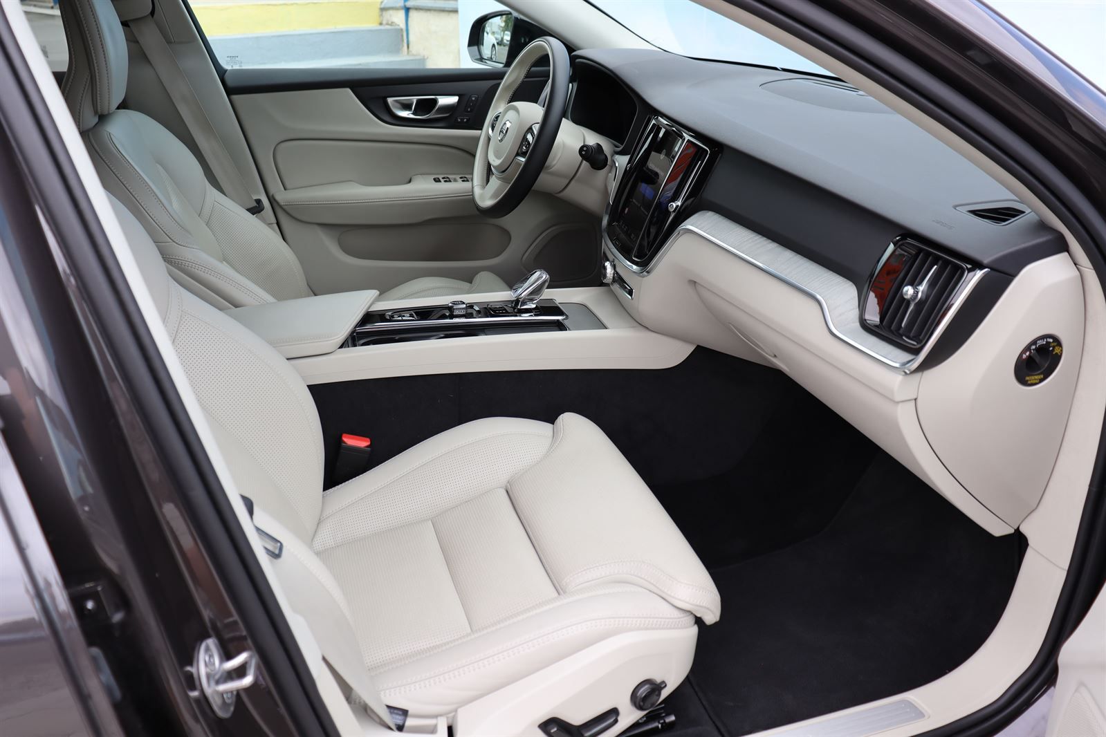 Volvo V60, B4 FWD Mild Hybrid 48V - fotka 4