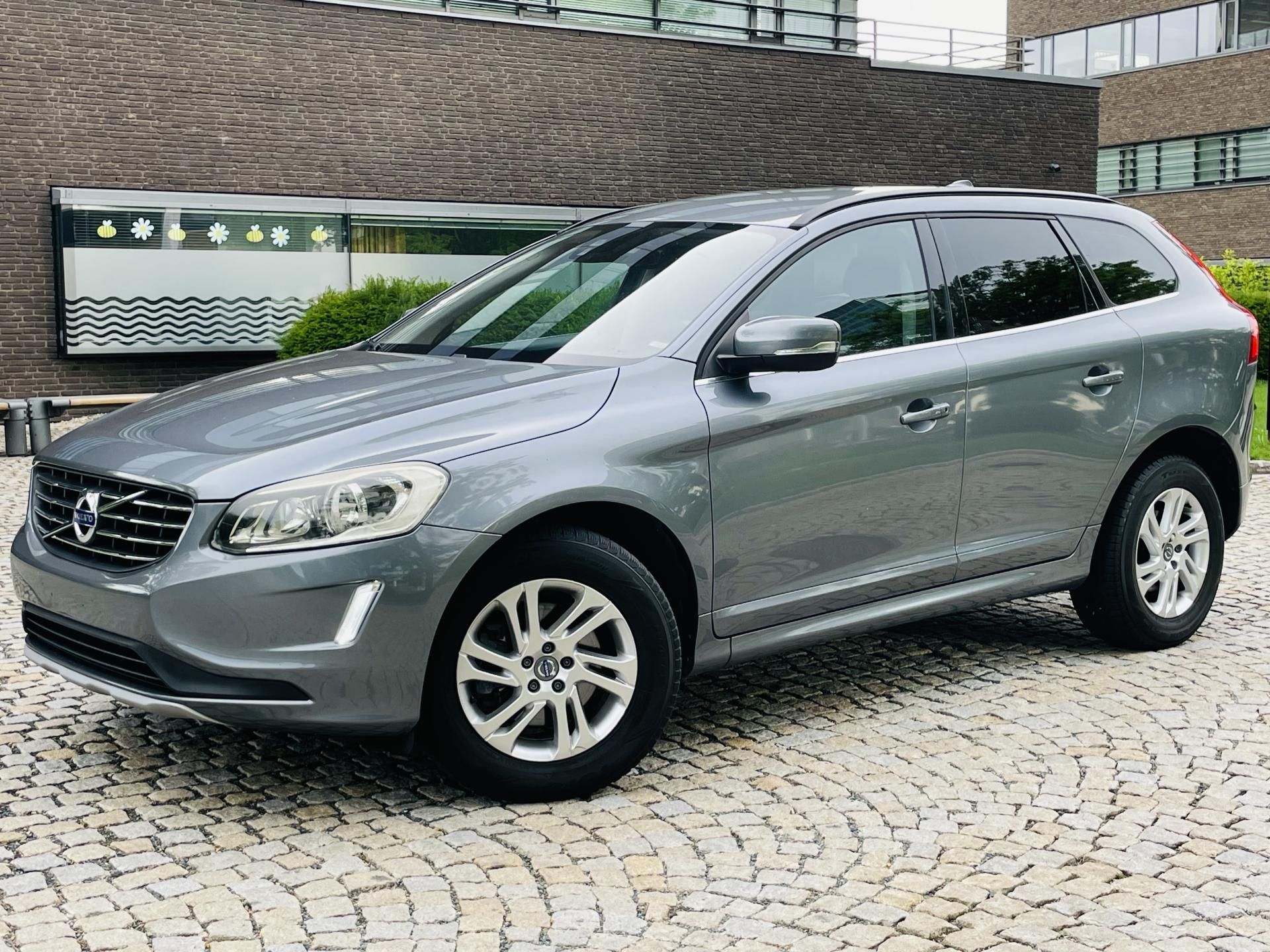 Volvo XC60, 2.4D 4x4 5V AUT 1.MAJ SERVISKA - fotka 3