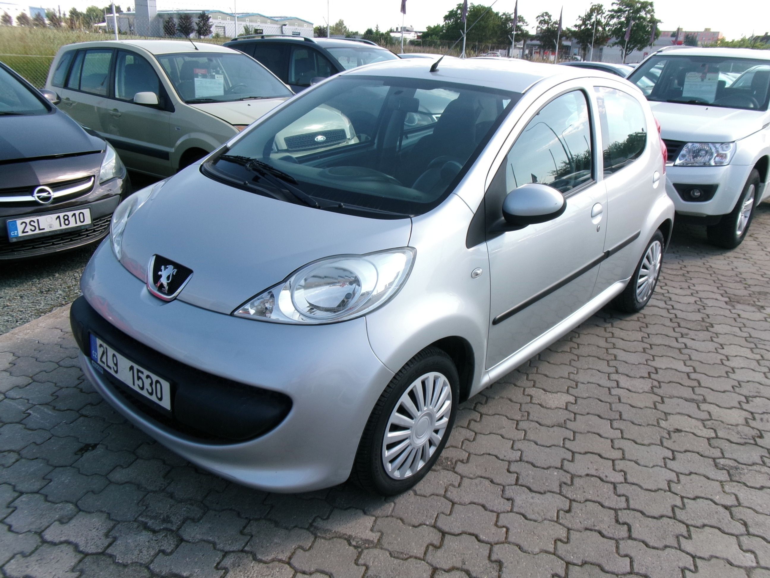Peugeot 107, 1.0i 50kw,CZ,2x kola - fotka 3
