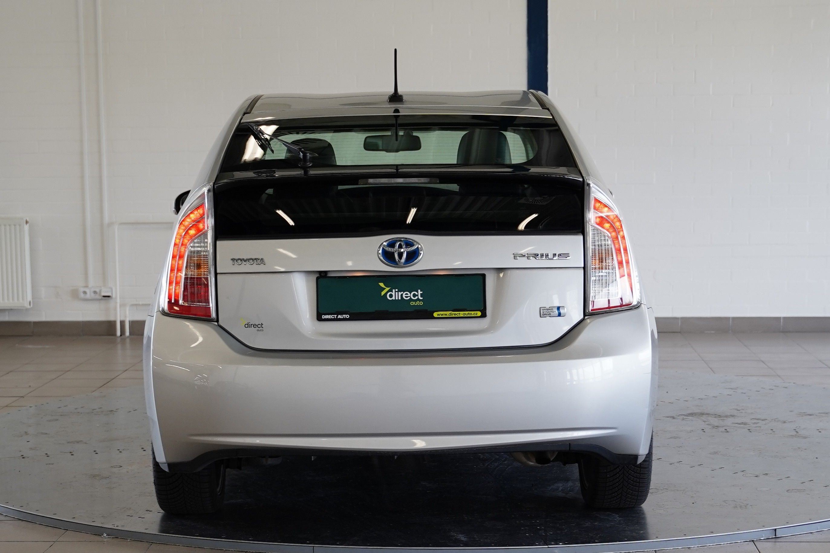 Toyota Prius, 1.8 Hybrid 100 kW Executive - fotka 6