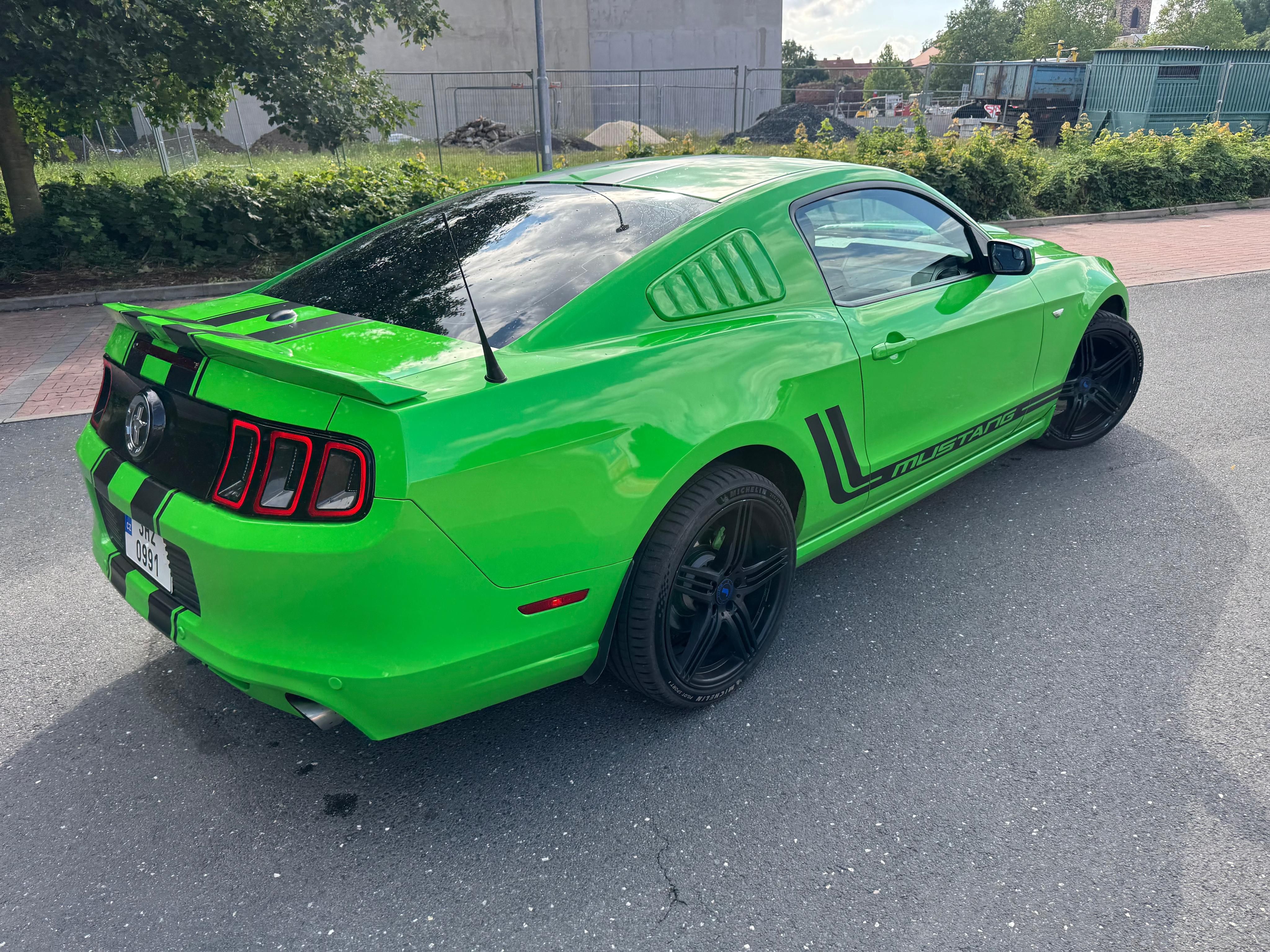 Ford Mustang, Ford Mustang Je to 2014 najeto - fotka 4
