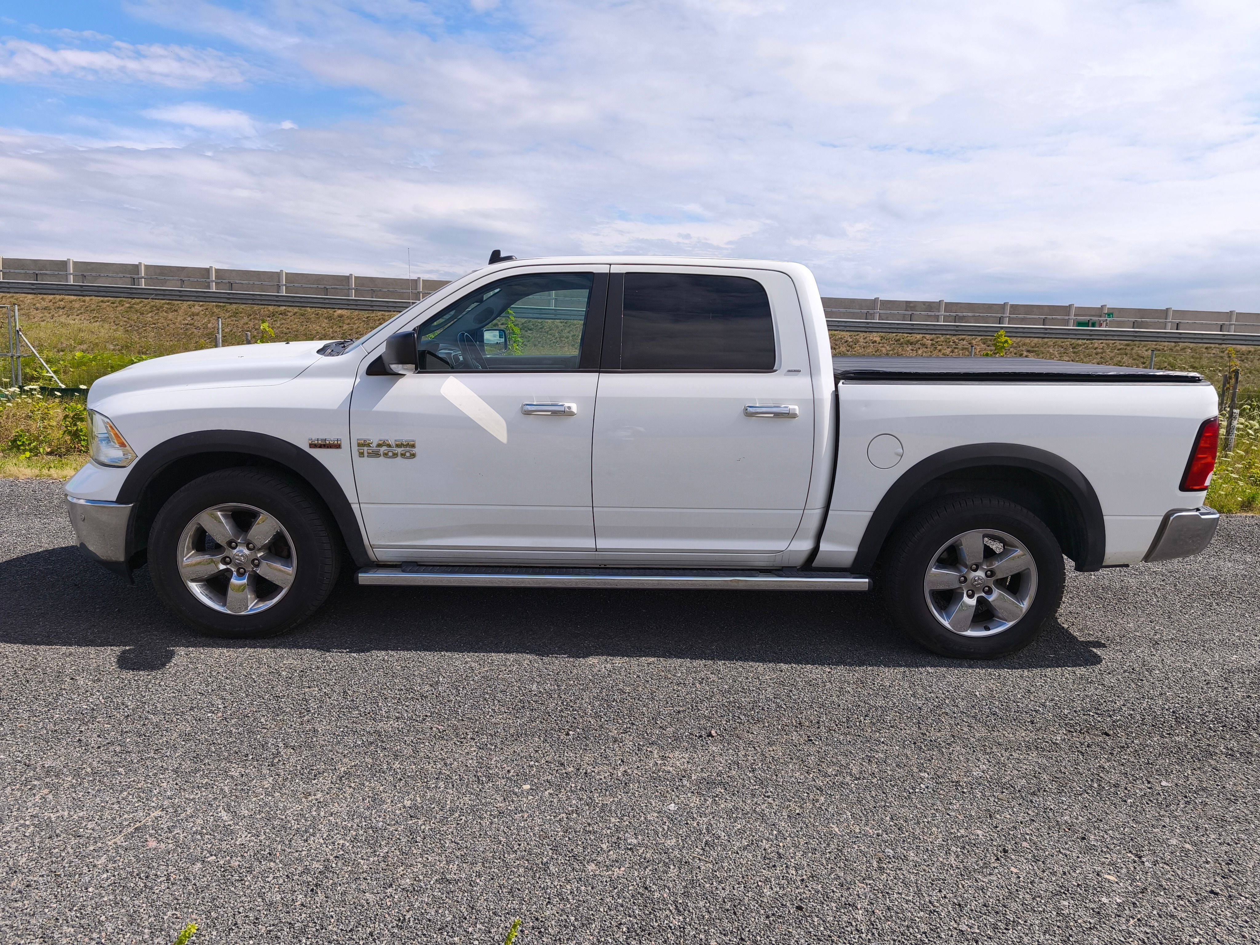 Dodge Ram, 4x4 BigHorn - fotka 2